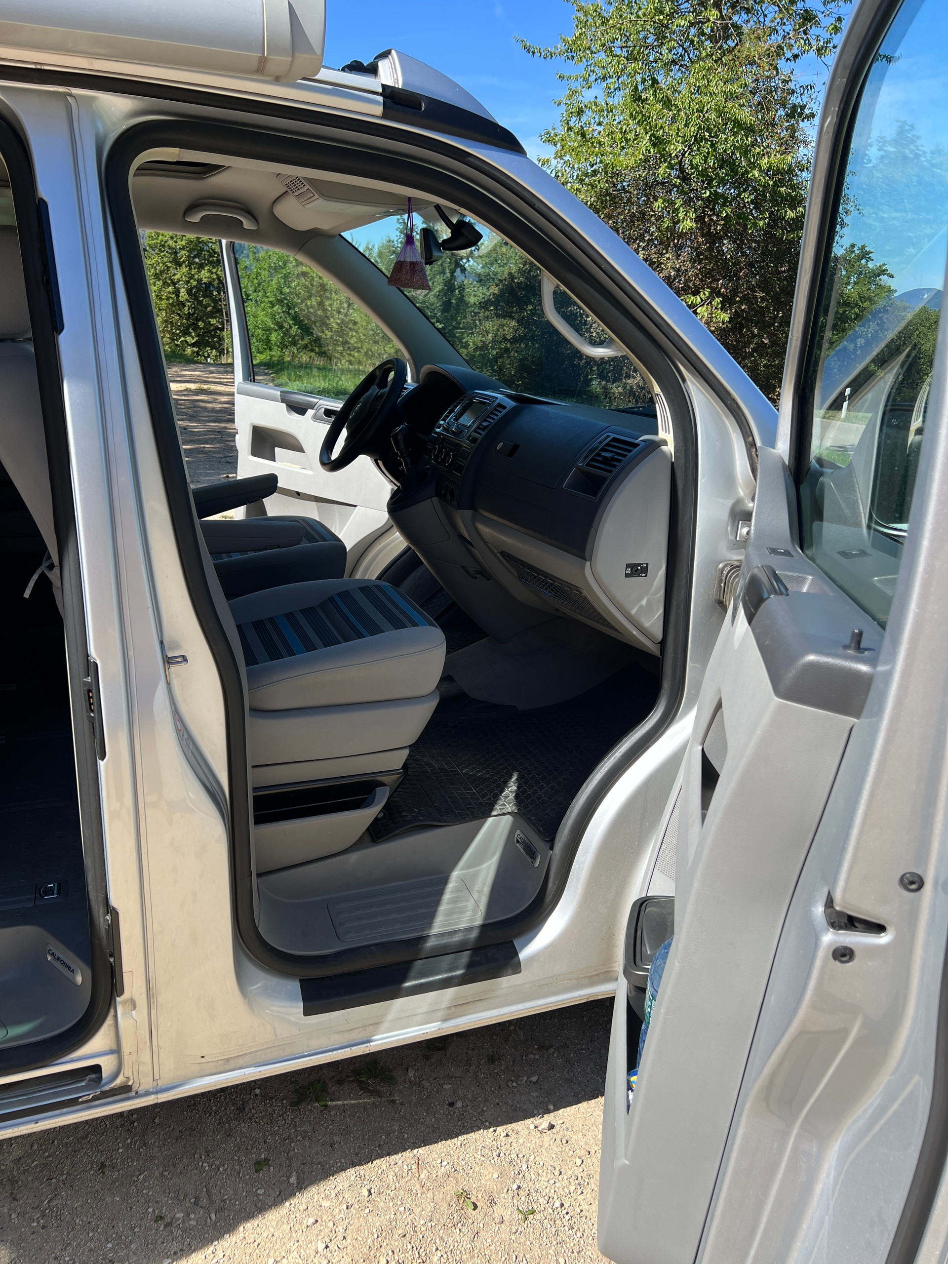 VW T5 California 2.0 TDI Beach Travel-image-12