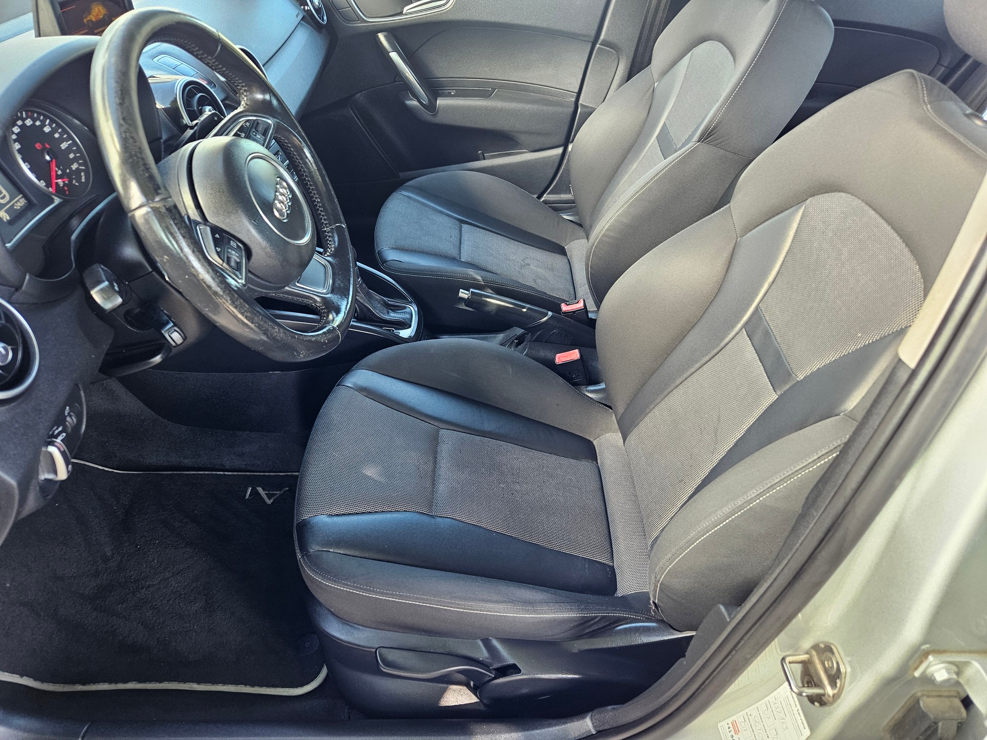 AUDI A1 Sportback 1.4 TFSI Attraction S-tronic-image-13