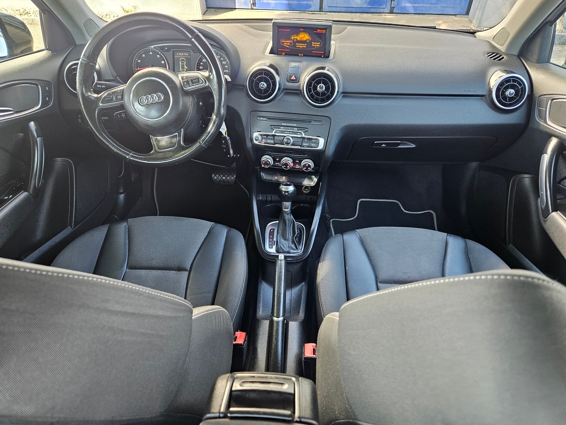 AUDI A1 Sportback 1.4 TFSI Attraction S-tronic-image-7