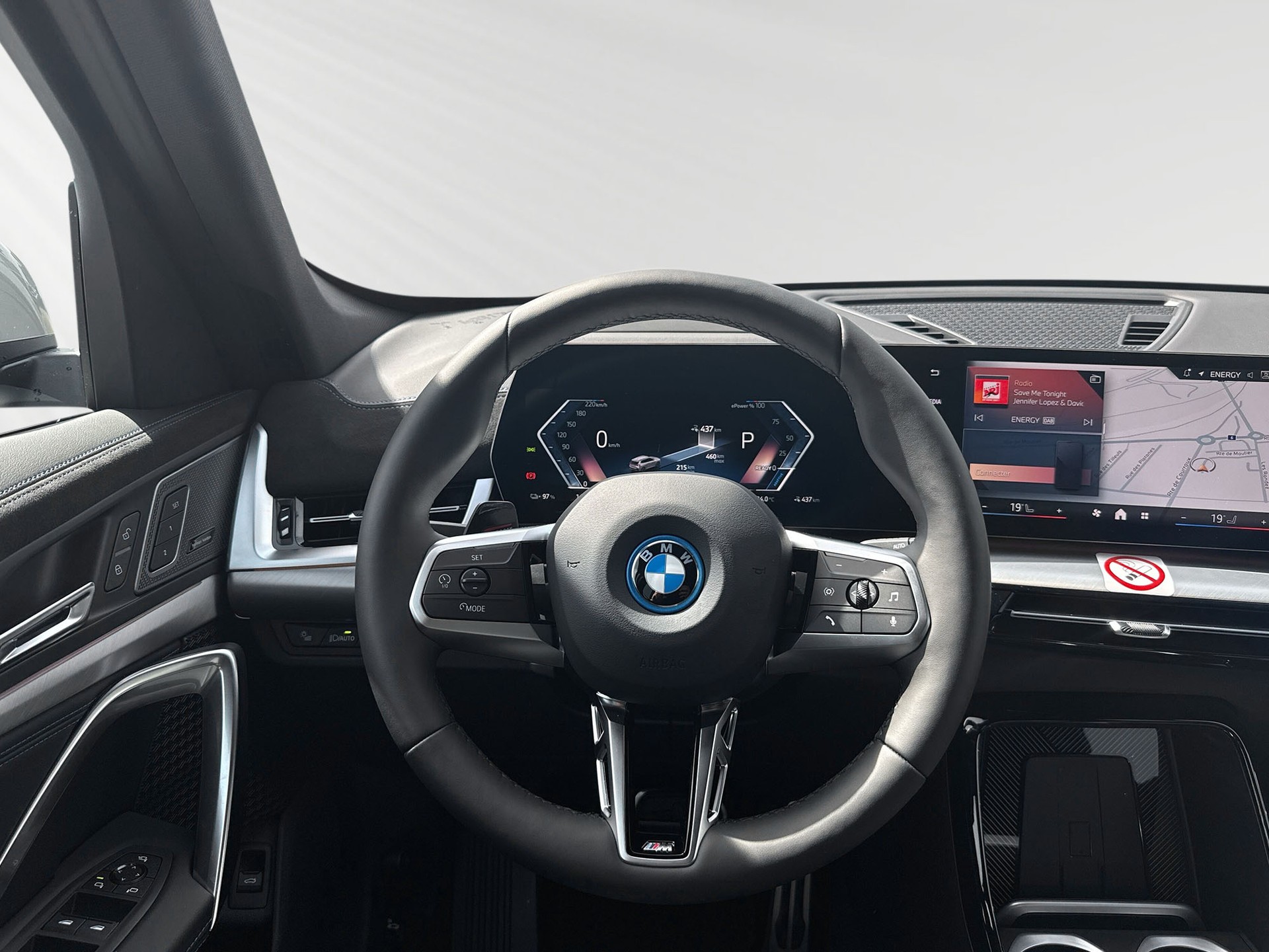 BMW iX1 eDrive 20 M Sport-image-4