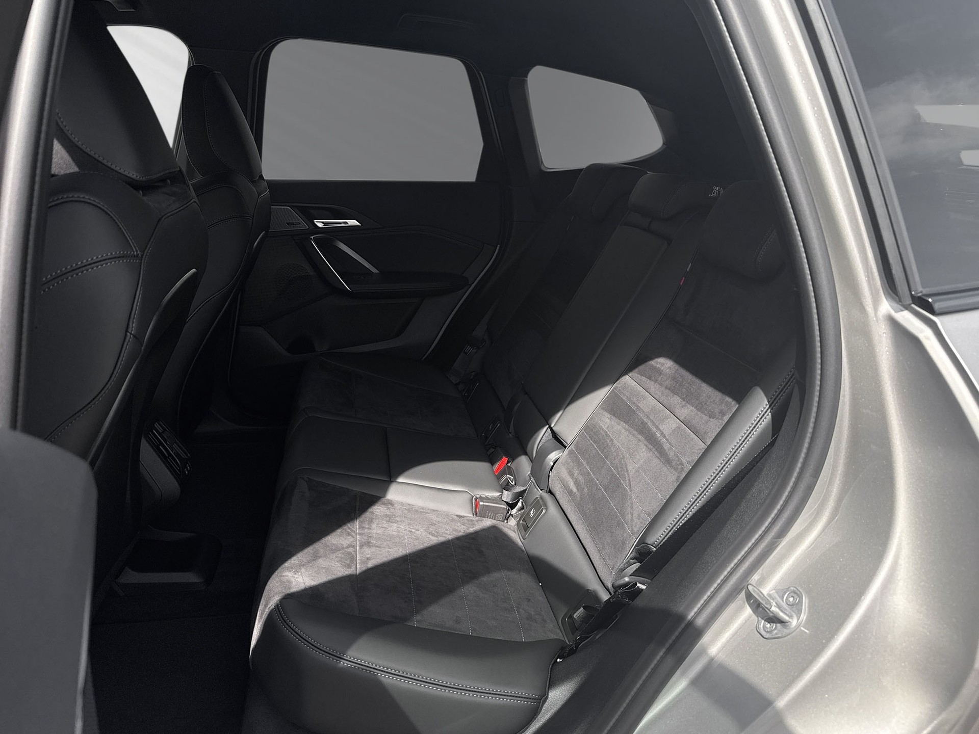 BMW iX1 eDrive 20 M Sport-image-6