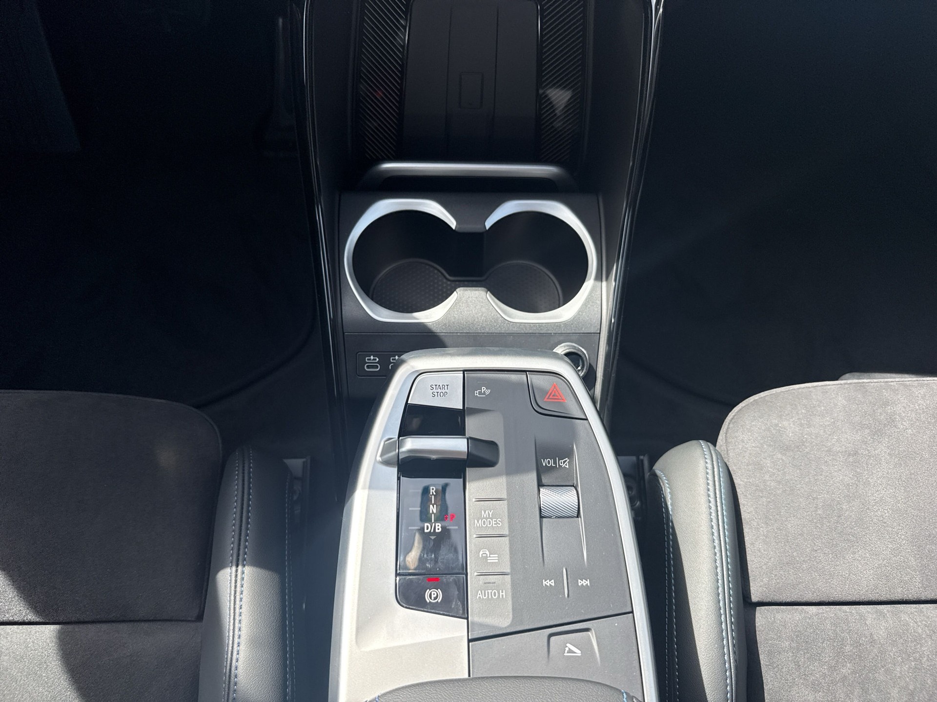 BMW iX1 eDrive 20 M Sport-image-12