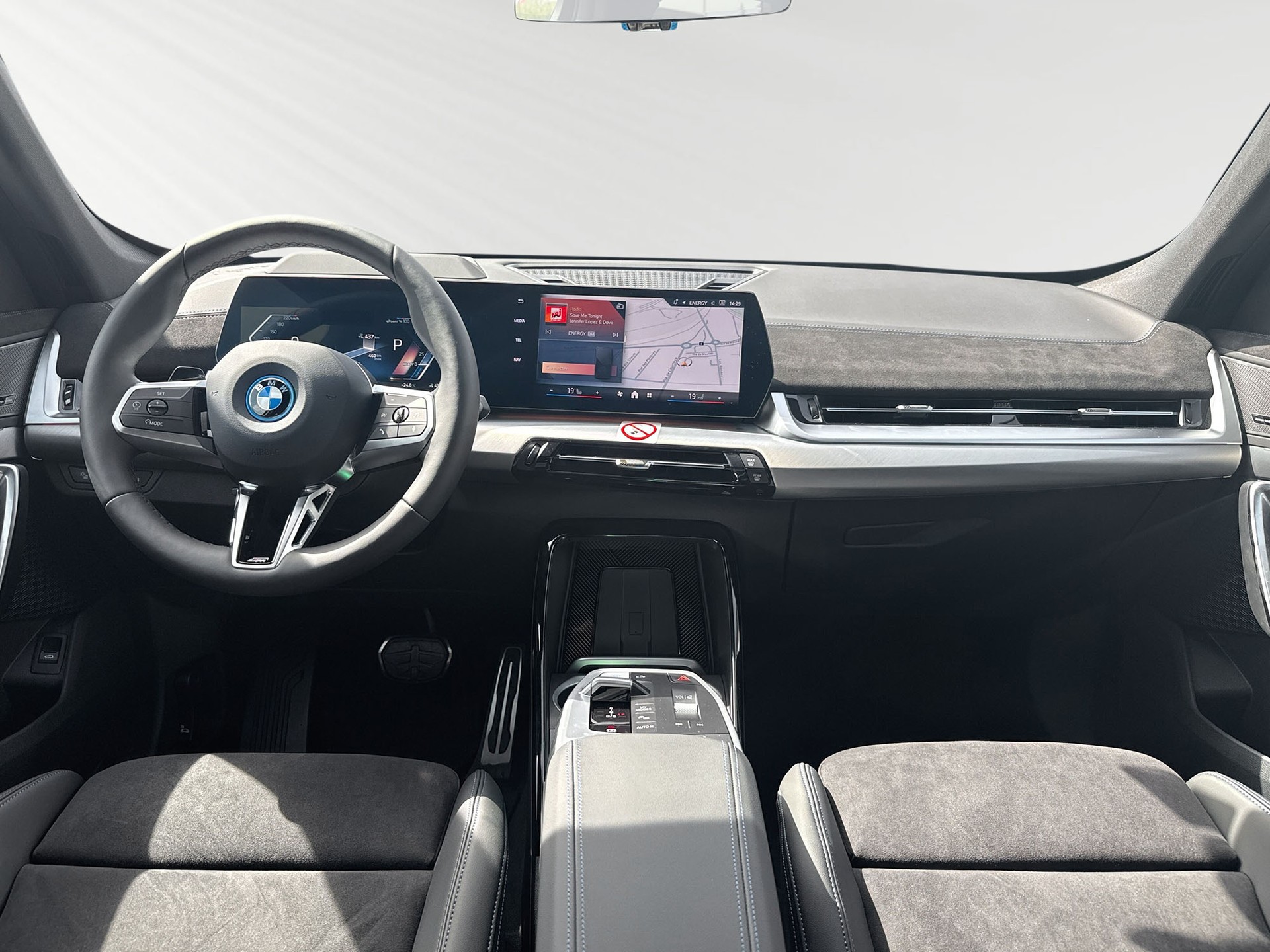 BMW iX1 eDrive 20 M Sport-image-5