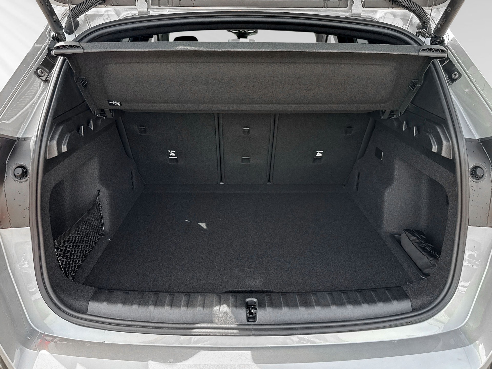BMW iX1 eDrive 20 M Sport-image-7