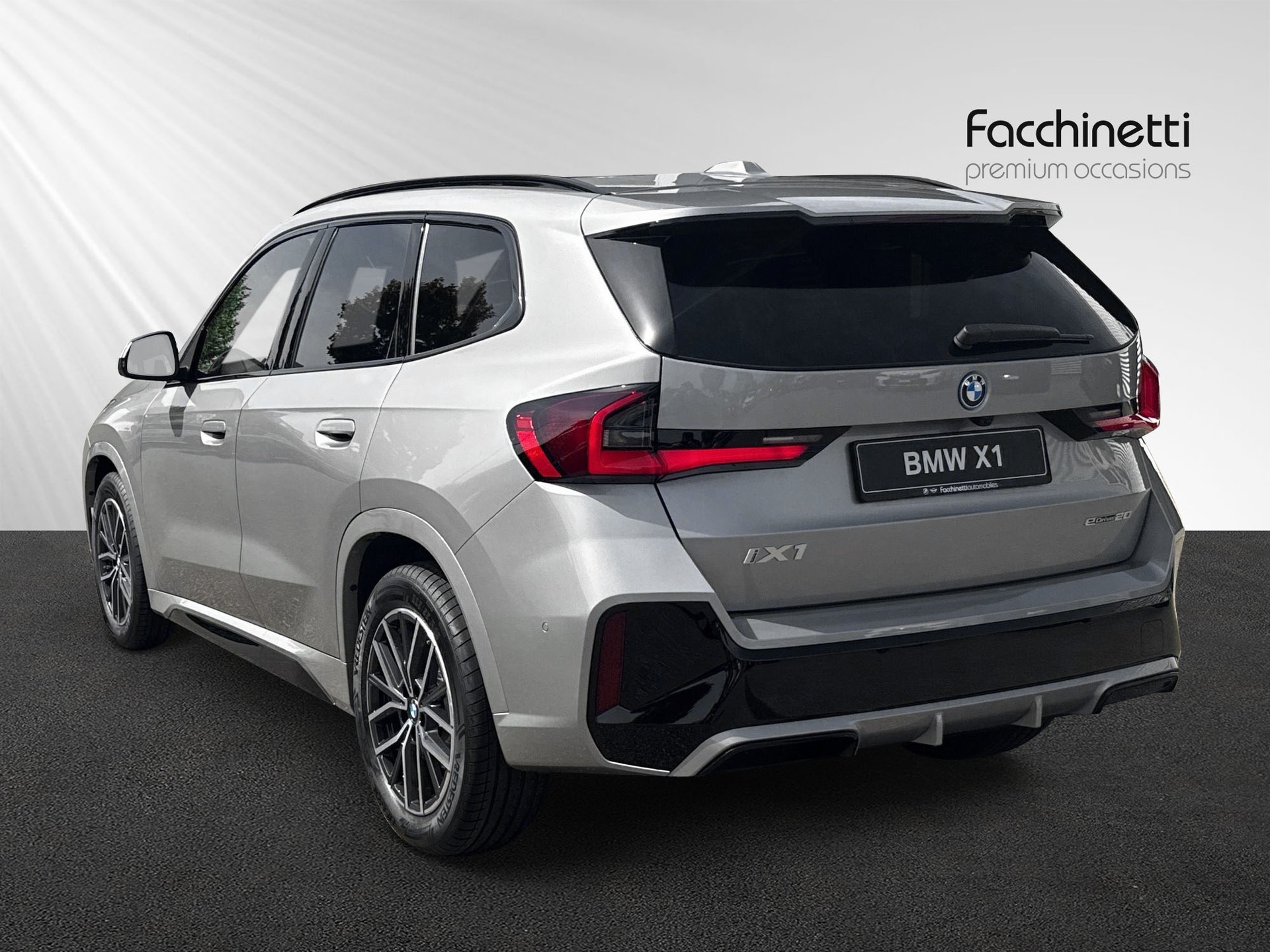 BMW iX1 eDrive 20 M Sport-image-2