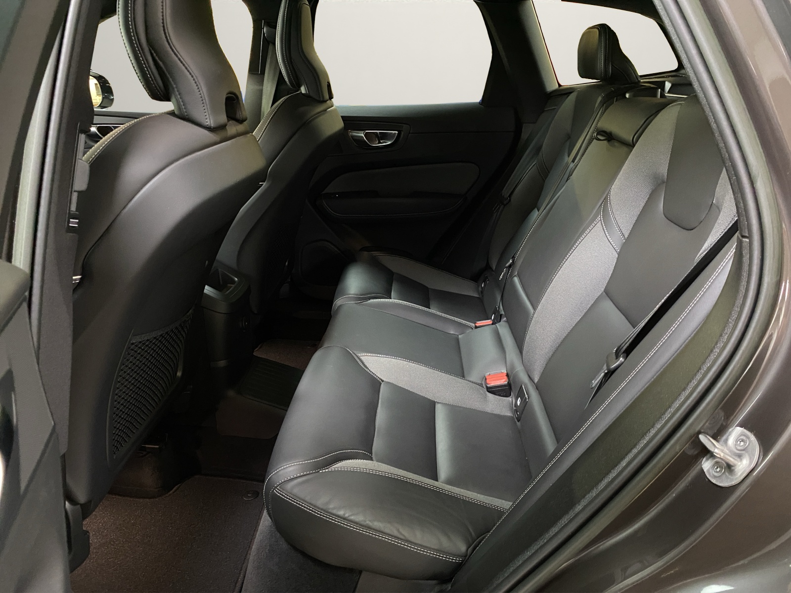 VOLVO XC60 T8 eAWD PluginHybrid Ultimate Dark Geartronic-image-12