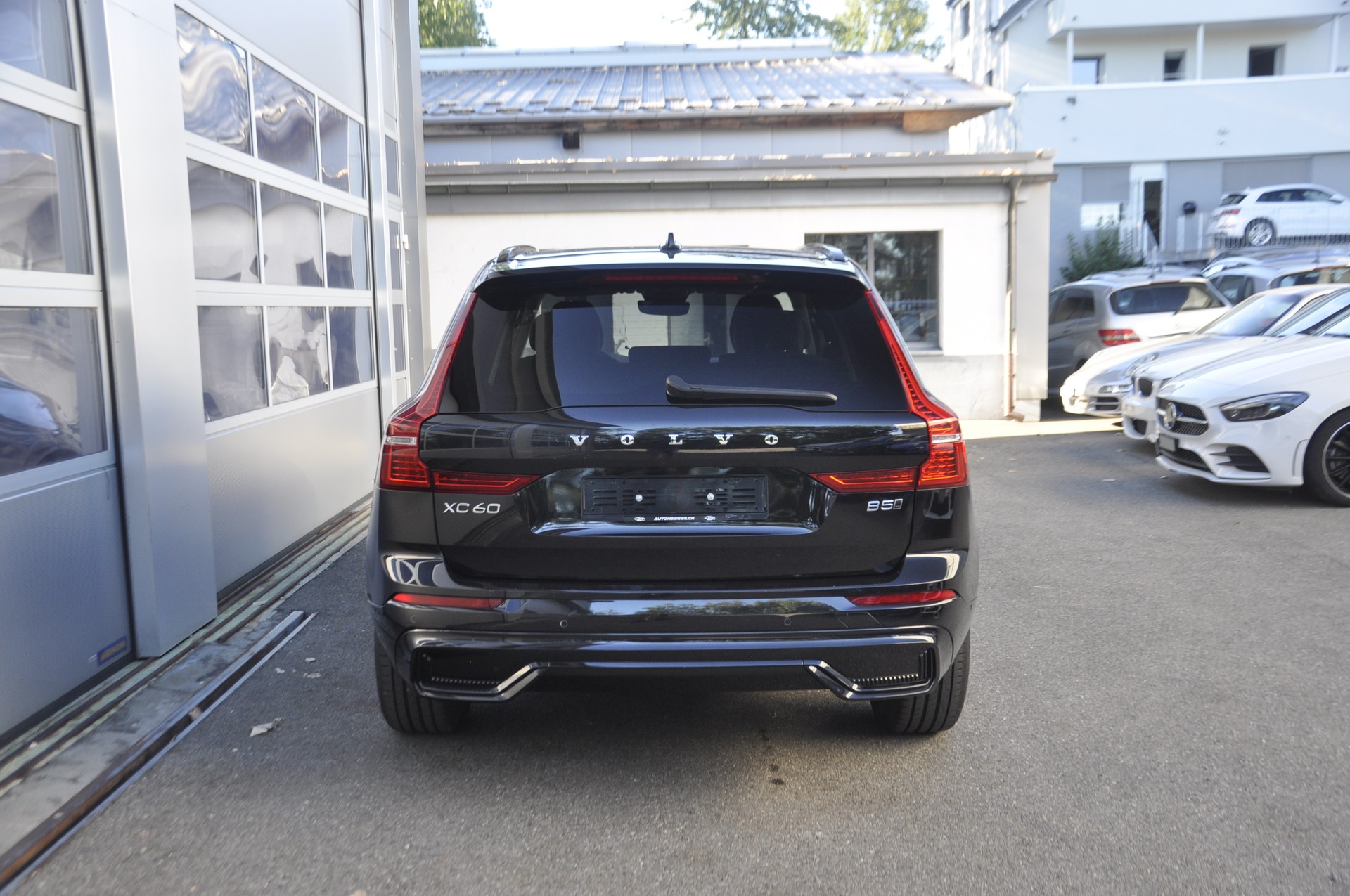 VOLVO XC60 B5 Benzin Mild Hybrid AWD Plus Dark Geartronic-image-14