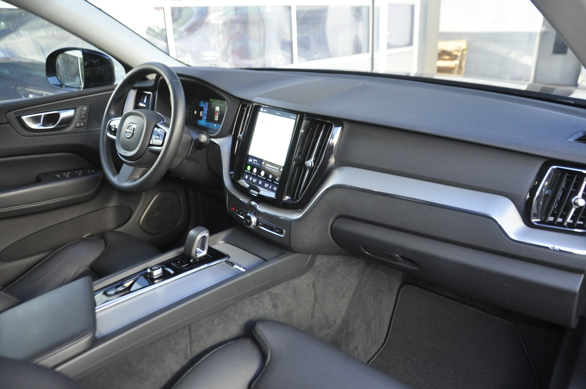VOLVO XC60 B5 Benzin Mild Hybrid AWD Plus Dark Geartronic-image-8