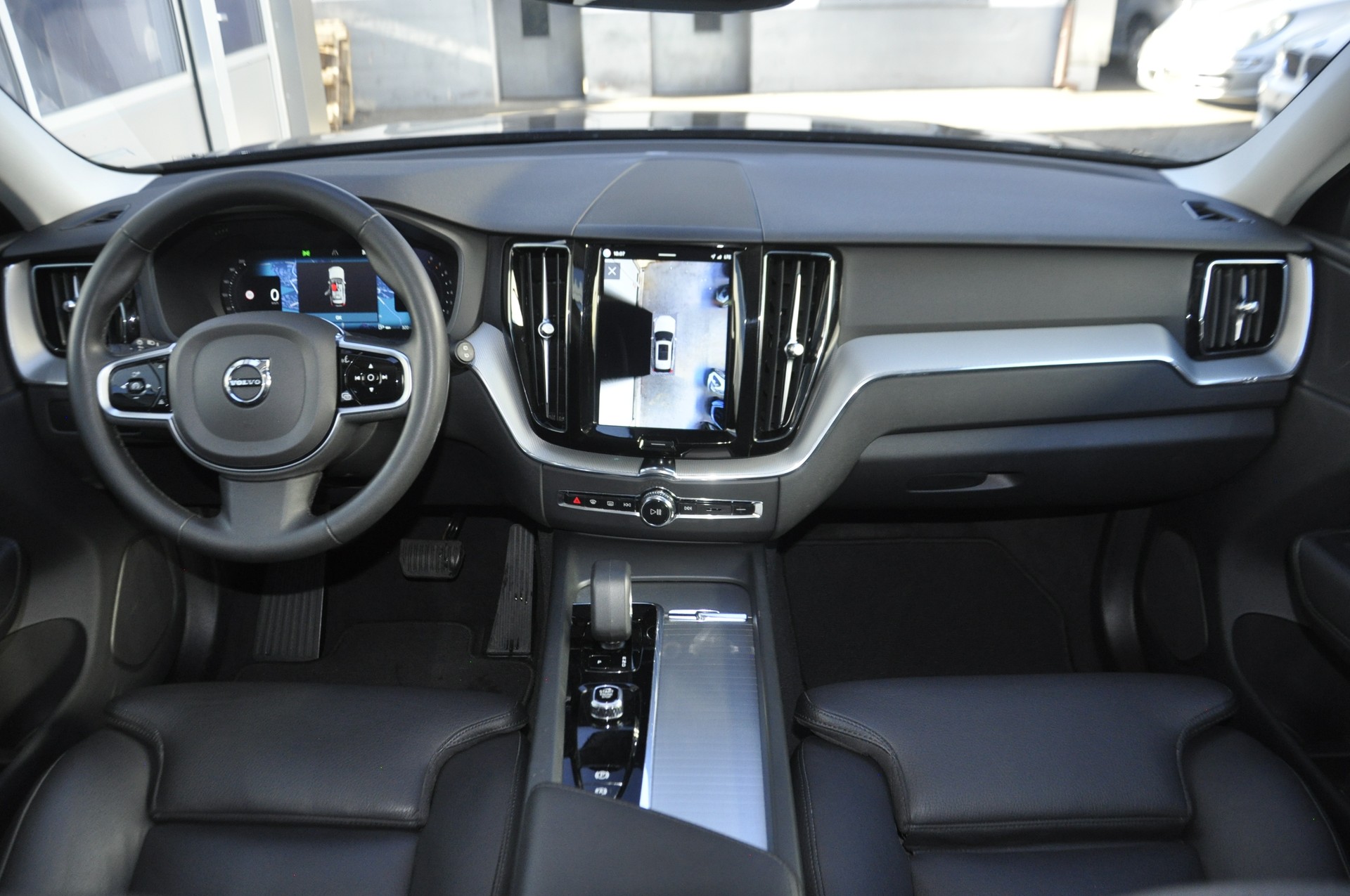 VOLVO XC60 B5 Benzin Mild Hybrid AWD Plus Dark Geartronic-image-10