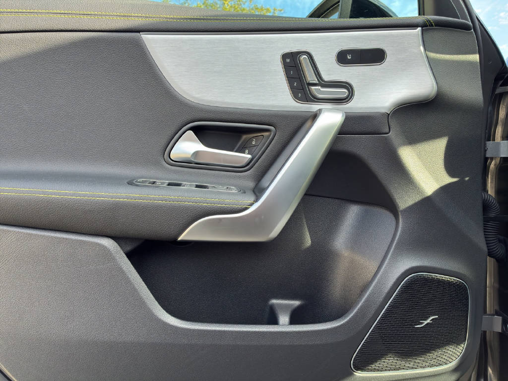 MERCEDES-BENZ A 250 AMG Line 4M Edition 1-image-6
