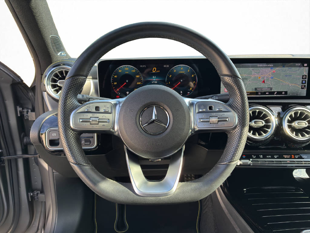 MERCEDES-BENZ A 250 AMG Line 4M Edition 1-image-11