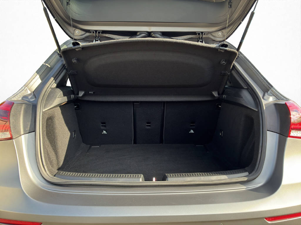 MERCEDES-BENZ A 250 AMG Line 4M Edition 1-image-8