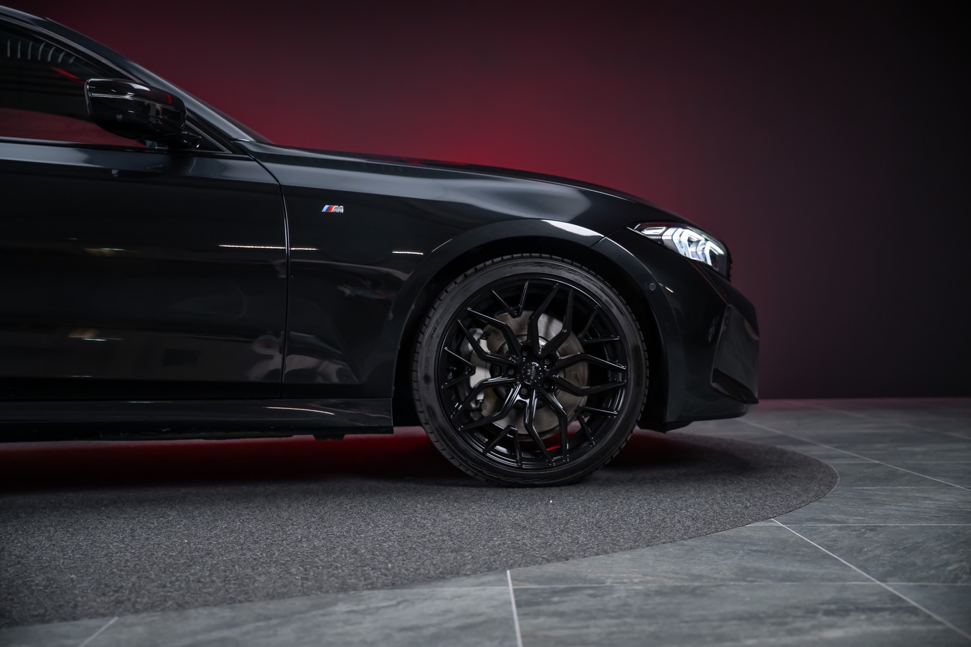 BMW 330i xDrive M Sport / LCI / 360°Kamera / Glasdach / HeadUp-image-36