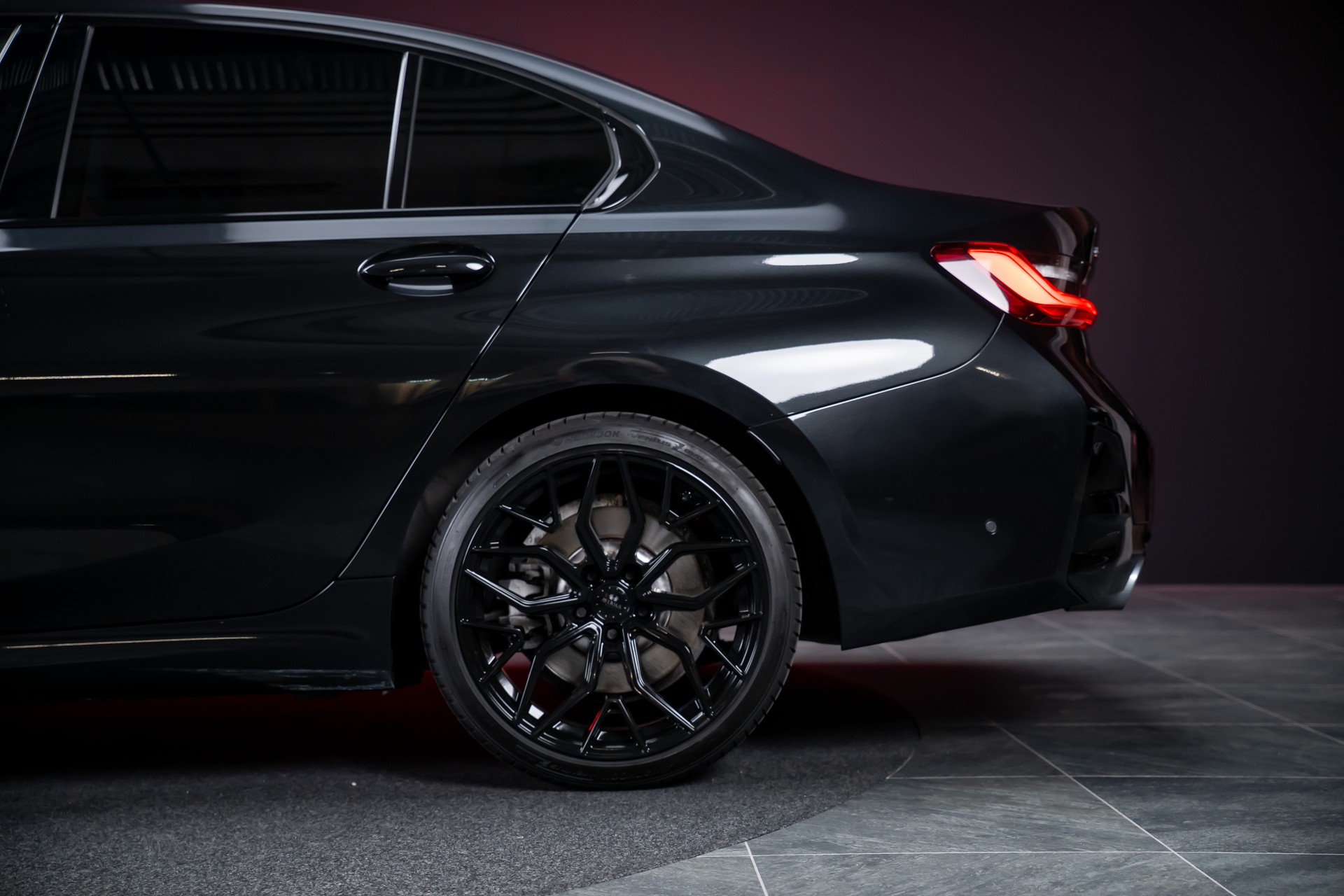 BMW 330i xDrive M Sport / LCI / 360°Kamera / Glasdach / HeadUp-image-40