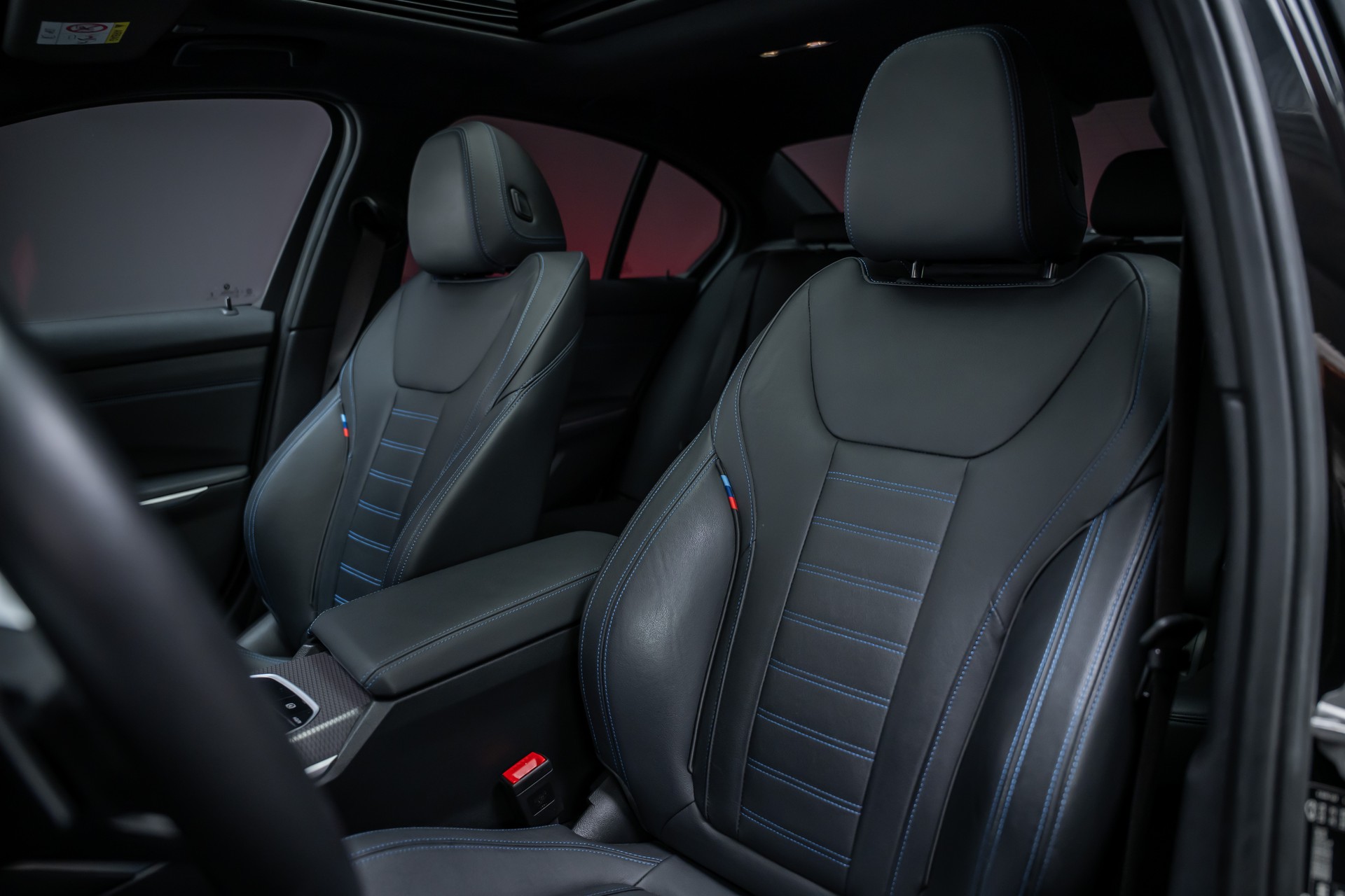 BMW 330i xDrive M Sport / LCI / 360°Kamera / Glasdach / HeadUp-image-10