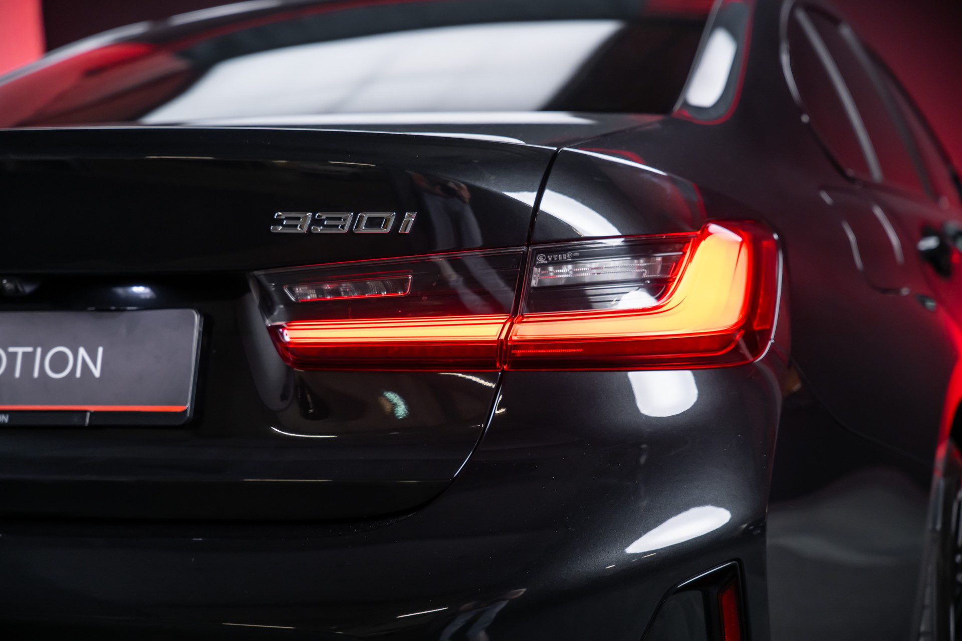 BMW 330i xDrive M Sport / LCI / 360°Kamera / Glasdach / HeadUp-image-5