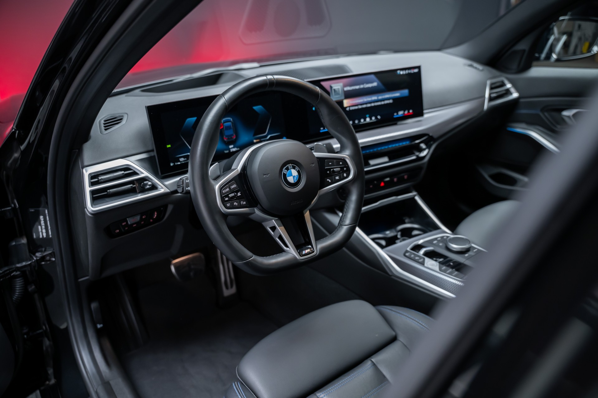BMW 330i xDrive M Sport / LCI / 360°Kamera / Glasdach / HeadUp-image-13