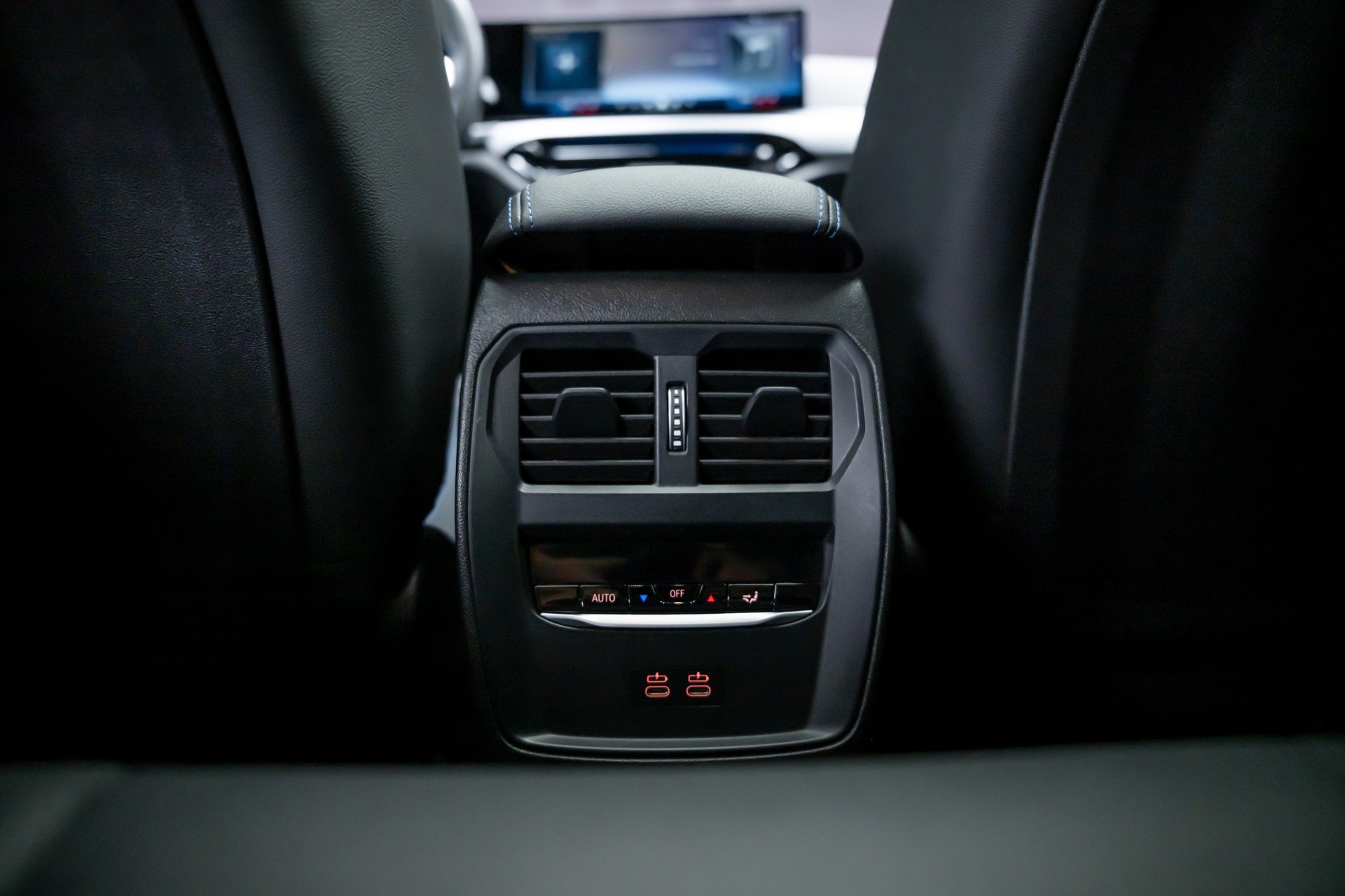 BMW 330i xDrive M Sport / LCI / 360°Kamera / Glasdach / HeadUp-image-19
