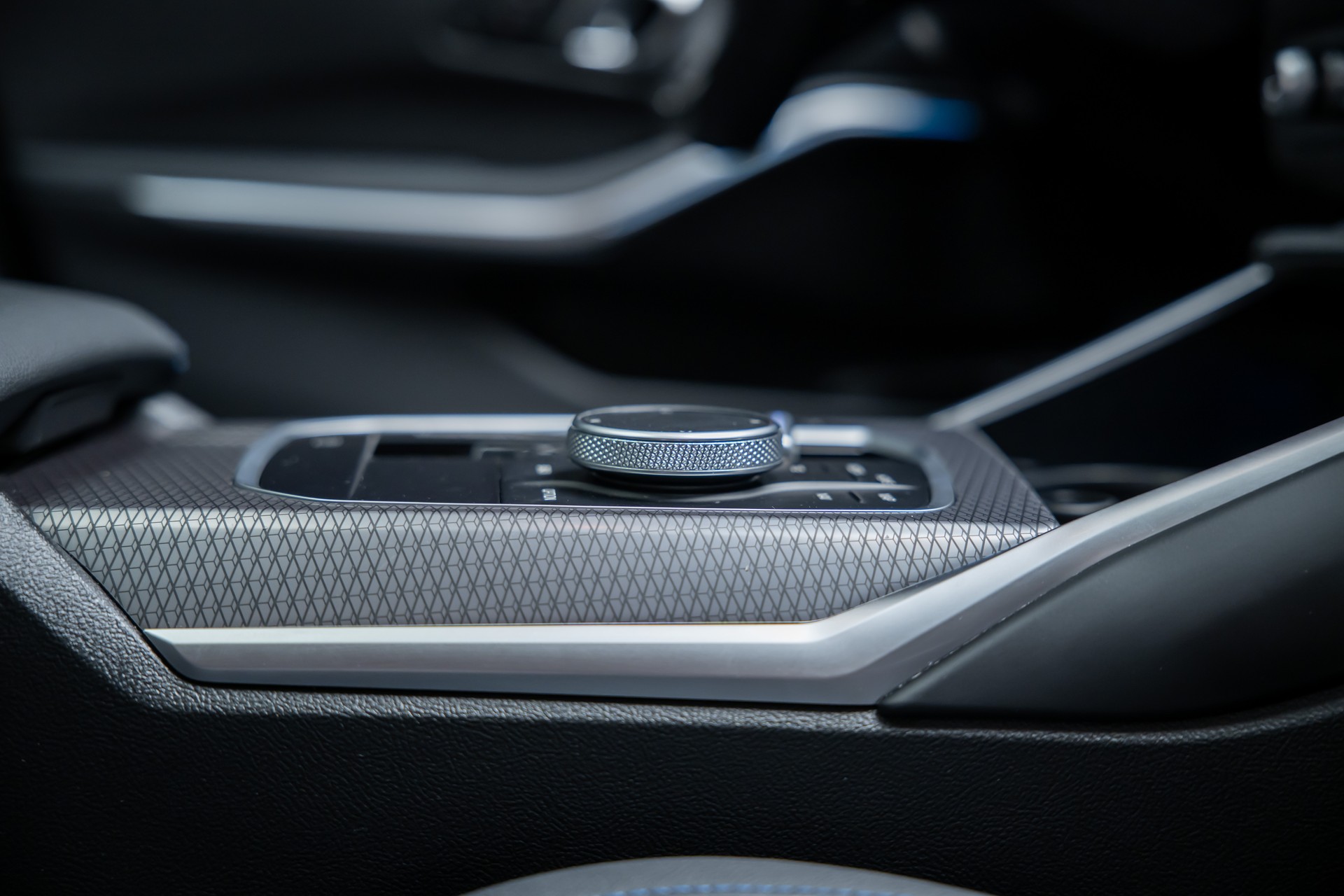 BMW 330i xDrive M Sport / LCI / 360°Kamera / Glasdach / HeadUp-image-22