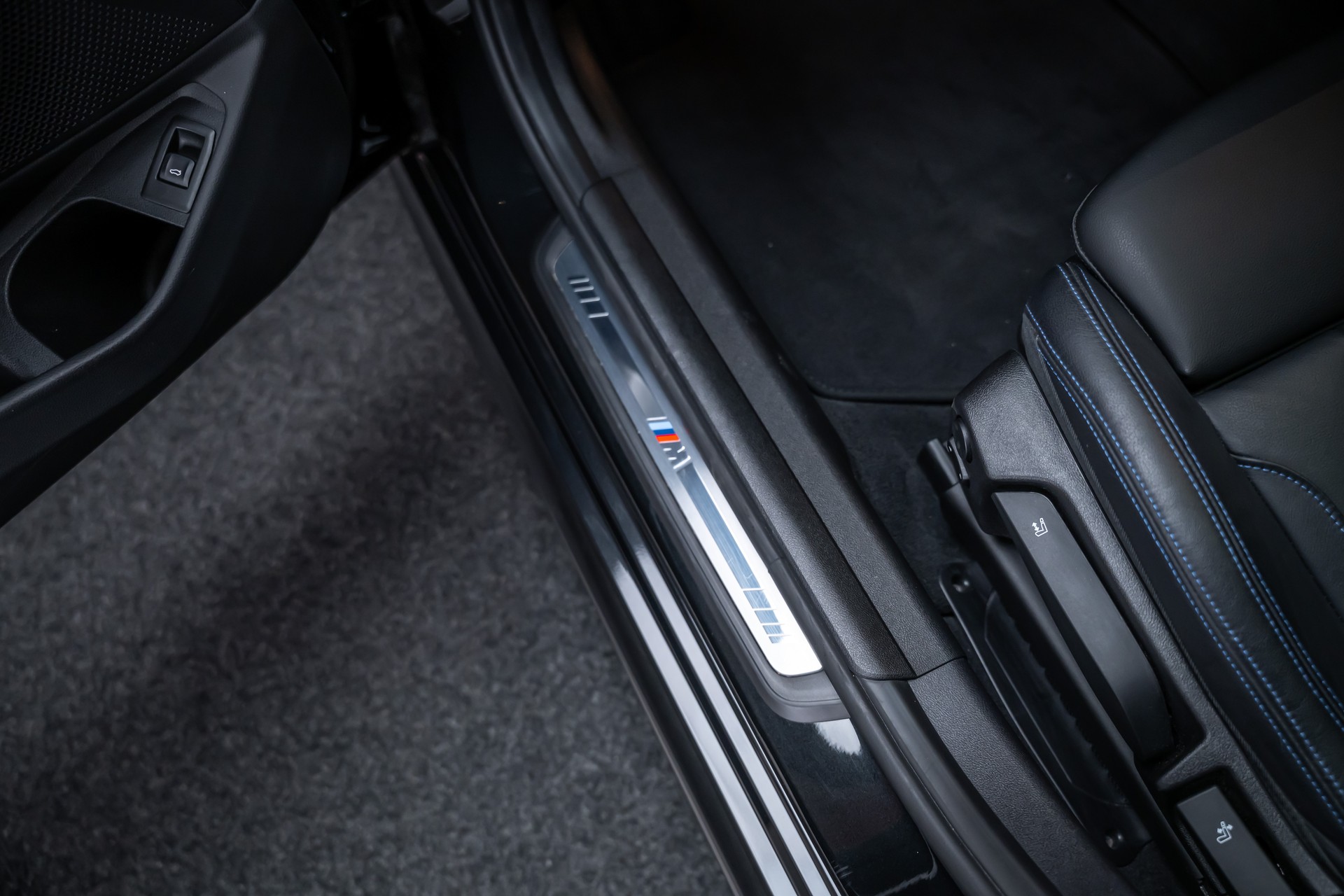 BMW 330i xDrive M Sport / LCI / 360°Kamera / Glasdach / HeadUp-image-15
