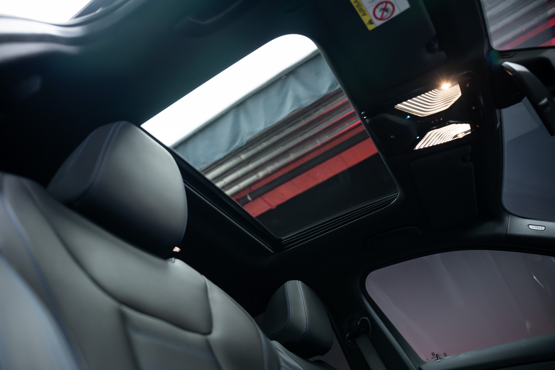 BMW 330i xDrive M Sport / LCI / 360°Kamera / Glasdach / HeadUp-image-21