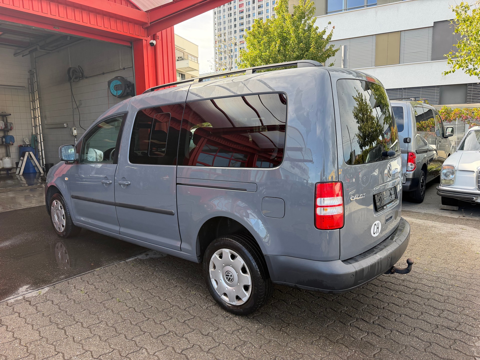 VW Caddy Maxi 2.0 TDI CR 4Motion Trendline-image-3