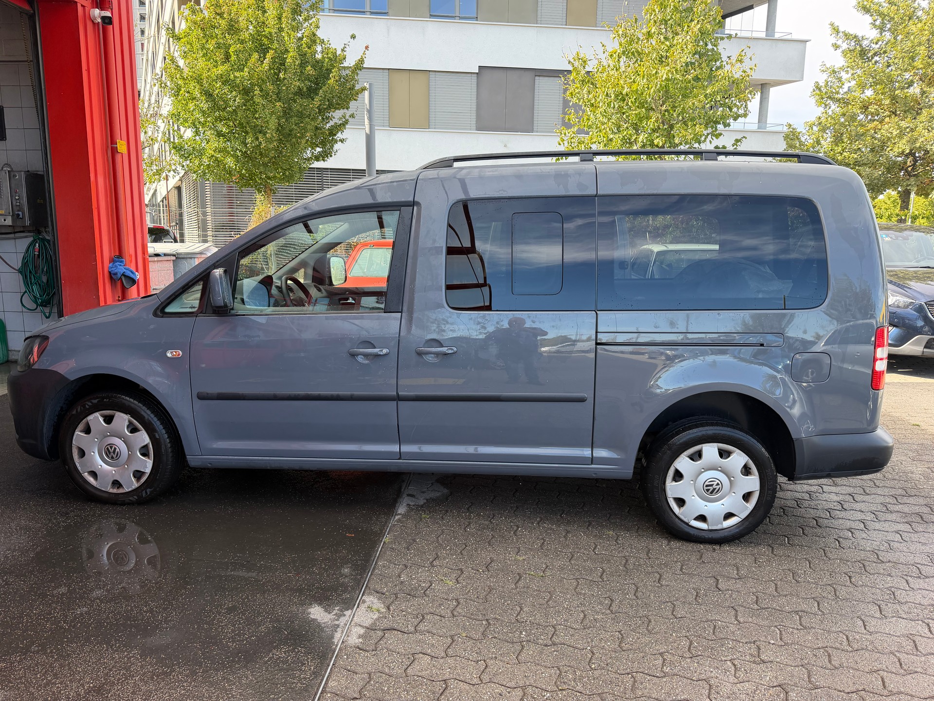 VW Caddy Maxi 2.0 TDI CR 4Motion Trendline-image-5