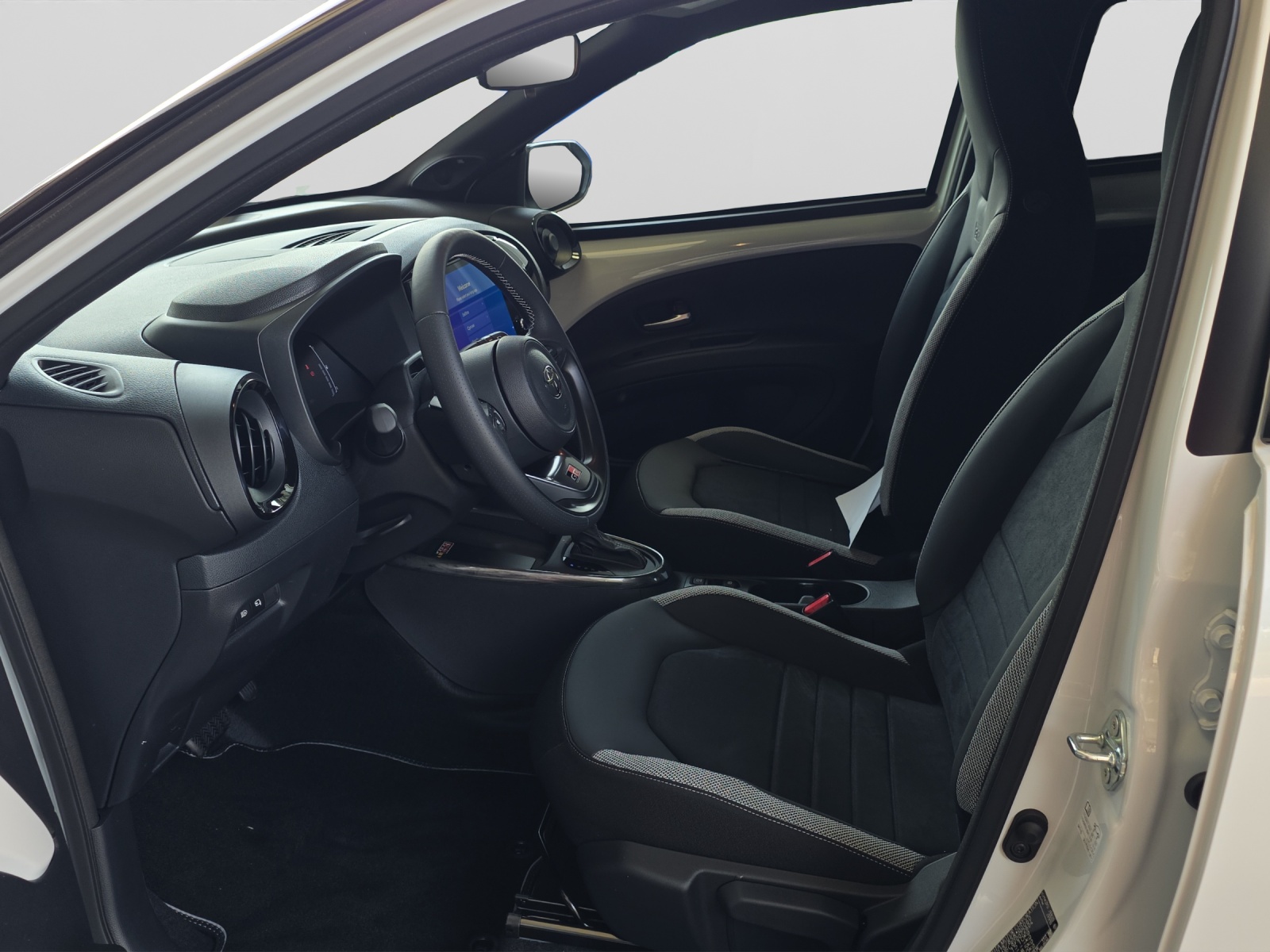 TOYOTA Aygo X 1.5 VVT-i HSD GR Sport-image-8