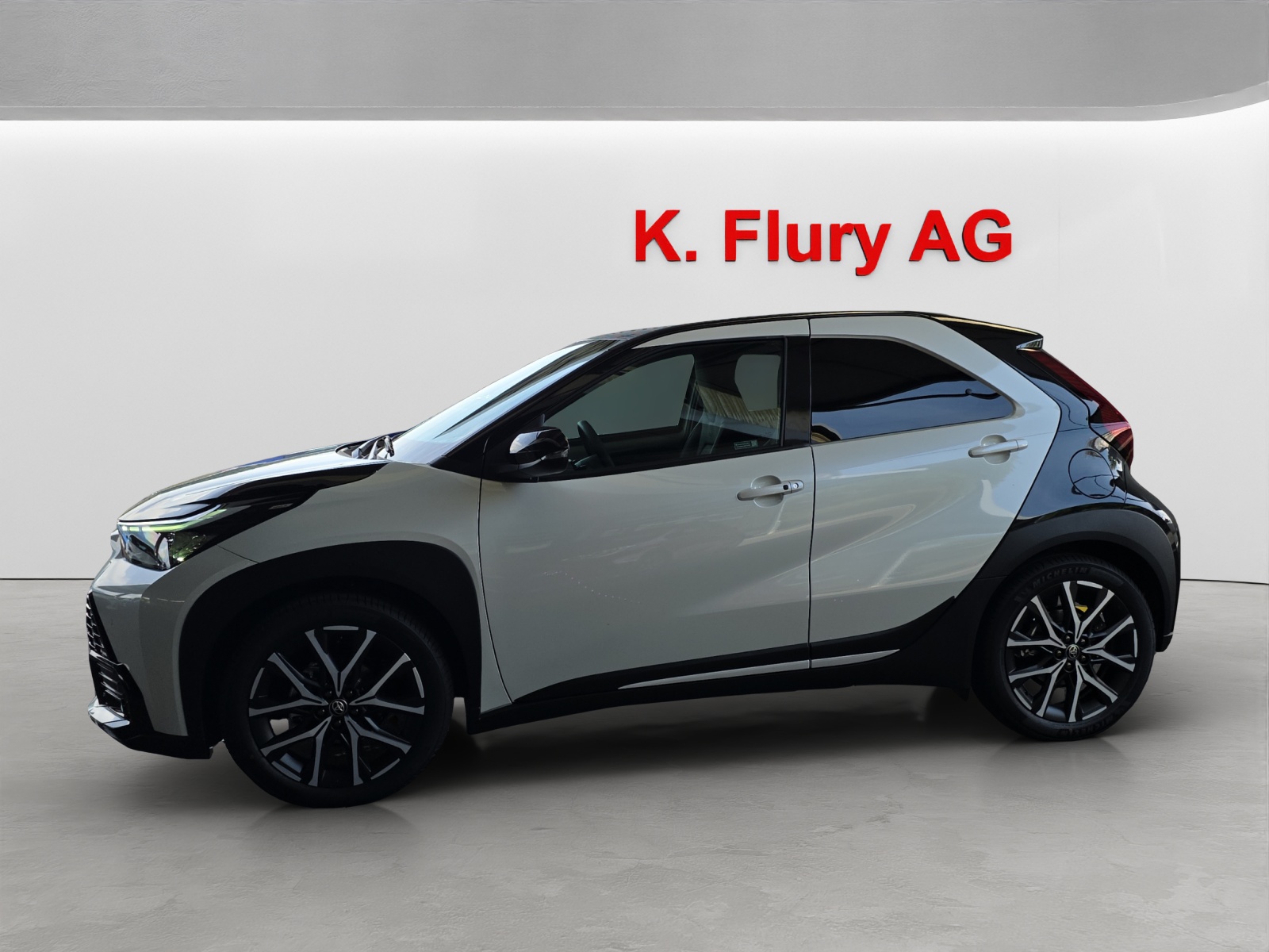 TOYOTA Aygo X 1.5 VVT-i HSD GR Sport-image-1