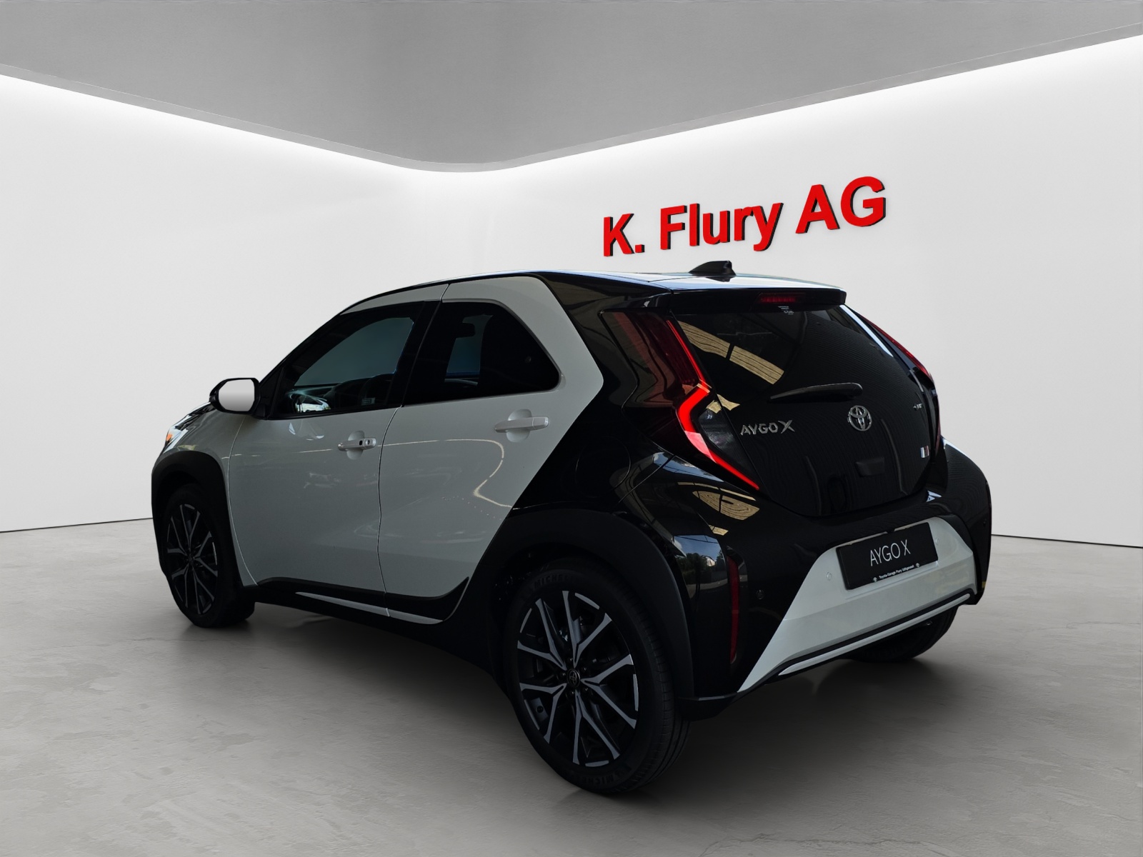 TOYOTA Aygo X 1.5 VVT-i HSD GR Sport-image-2
