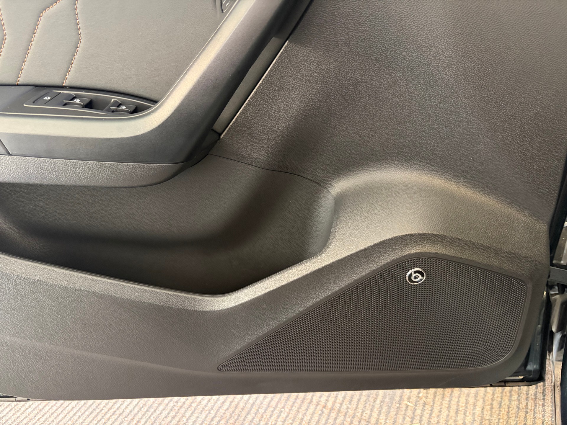 CUPRA Ateca 2.0TSI 4Drive DSG | AHK | PANORAMA | BeatsAudio Sound |-image-21