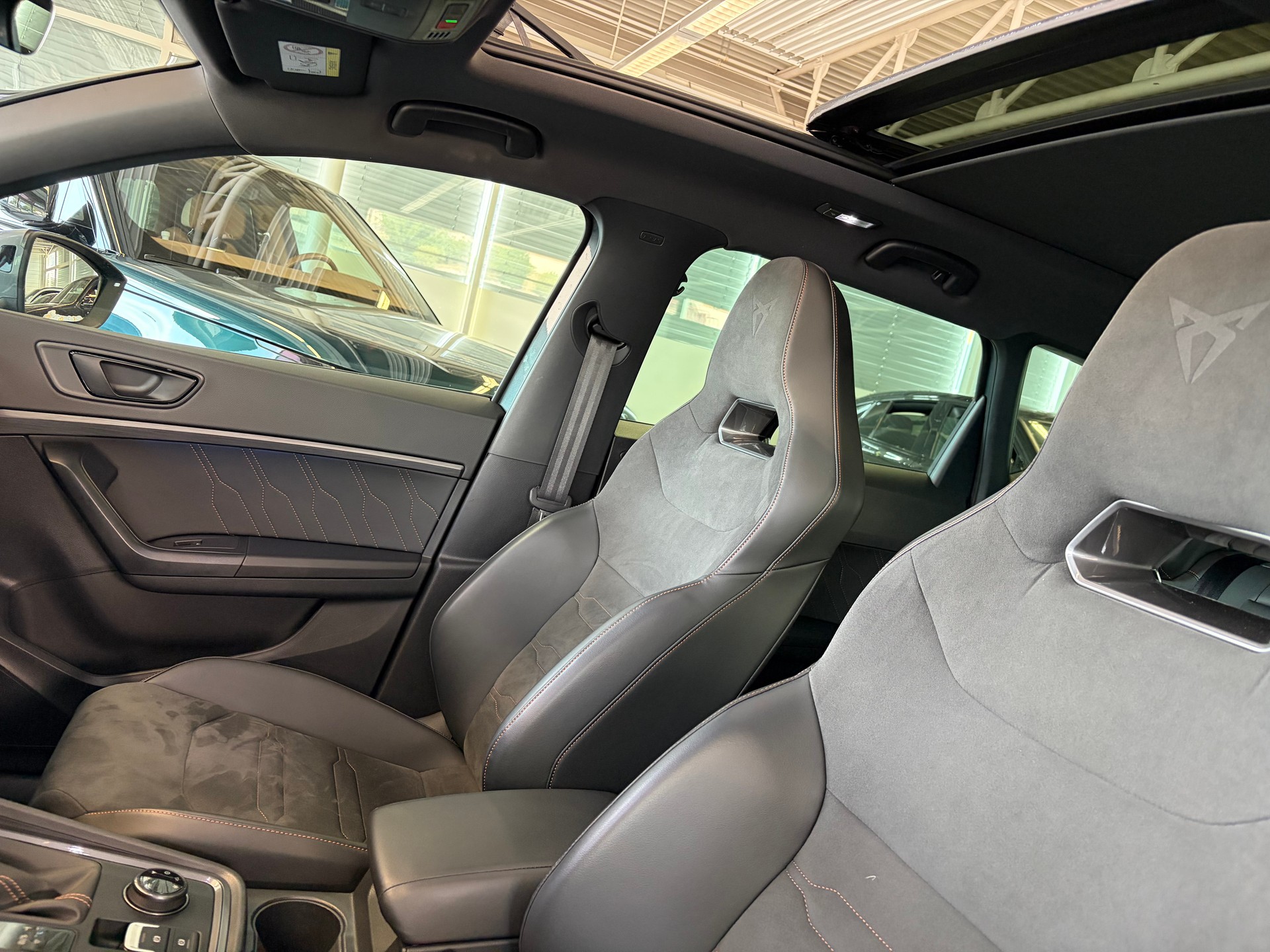 CUPRA Ateca 2.0TSI 4Drive DSG | AHK | PANORAMA | BeatsAudio Sound |-image-12