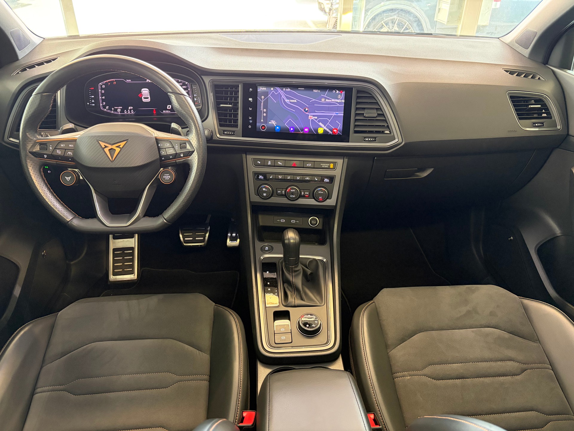 CUPRA Ateca 2.0TSI 4Drive DSG | AHK | PANORAMA | BeatsAudio Sound |-image-13