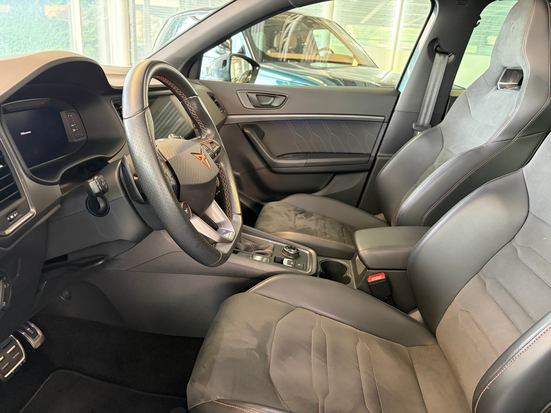 CUPRA Ateca 2.0TSI 4Drive DSG | AHK | PANORAMA | BeatsAudio Sound |-image-11