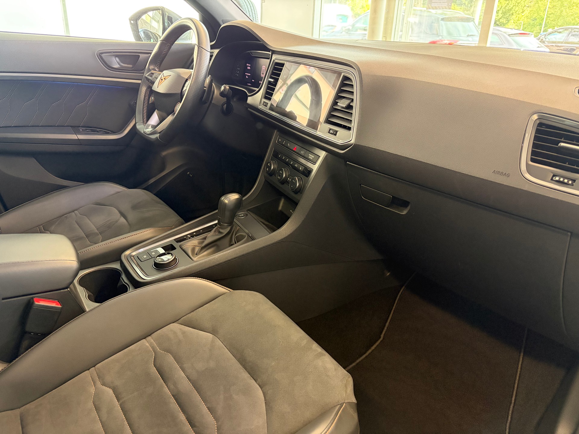 CUPRA Ateca 2.0TSI 4Drive DSG | AHK | PANORAMA | BeatsAudio Sound |-image-28