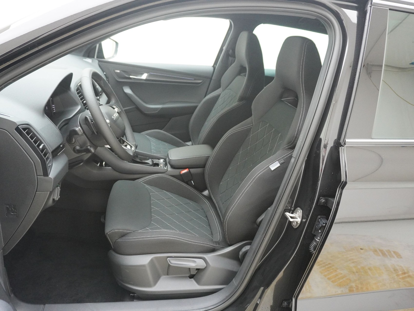 SKODA Karoq 1.5 TSI SportLine DSG-image-12