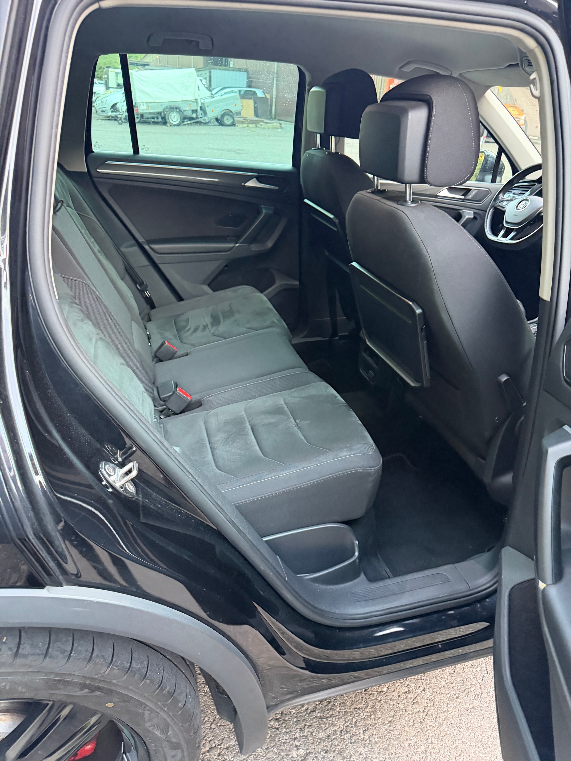 VW Tiguan 2.0 TDI SCR Highline 4Motion DSG-image-9