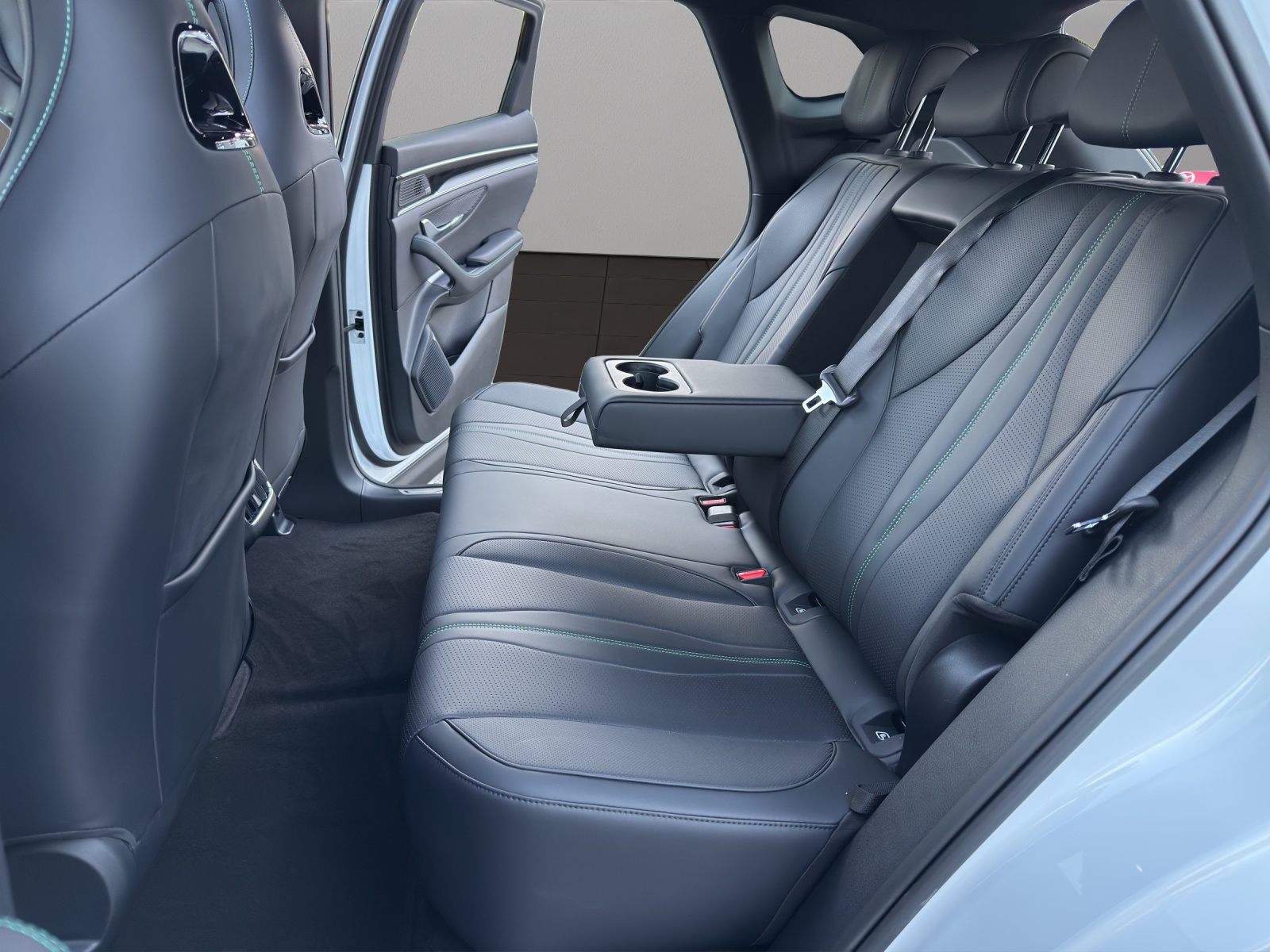 BYD Seal U DM-i Design AWD-image-12