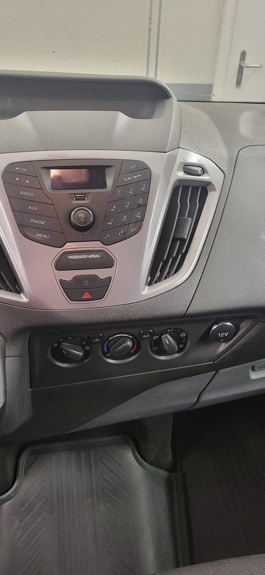 FORD Transit Custom 300 L1H1 Trend-image-6