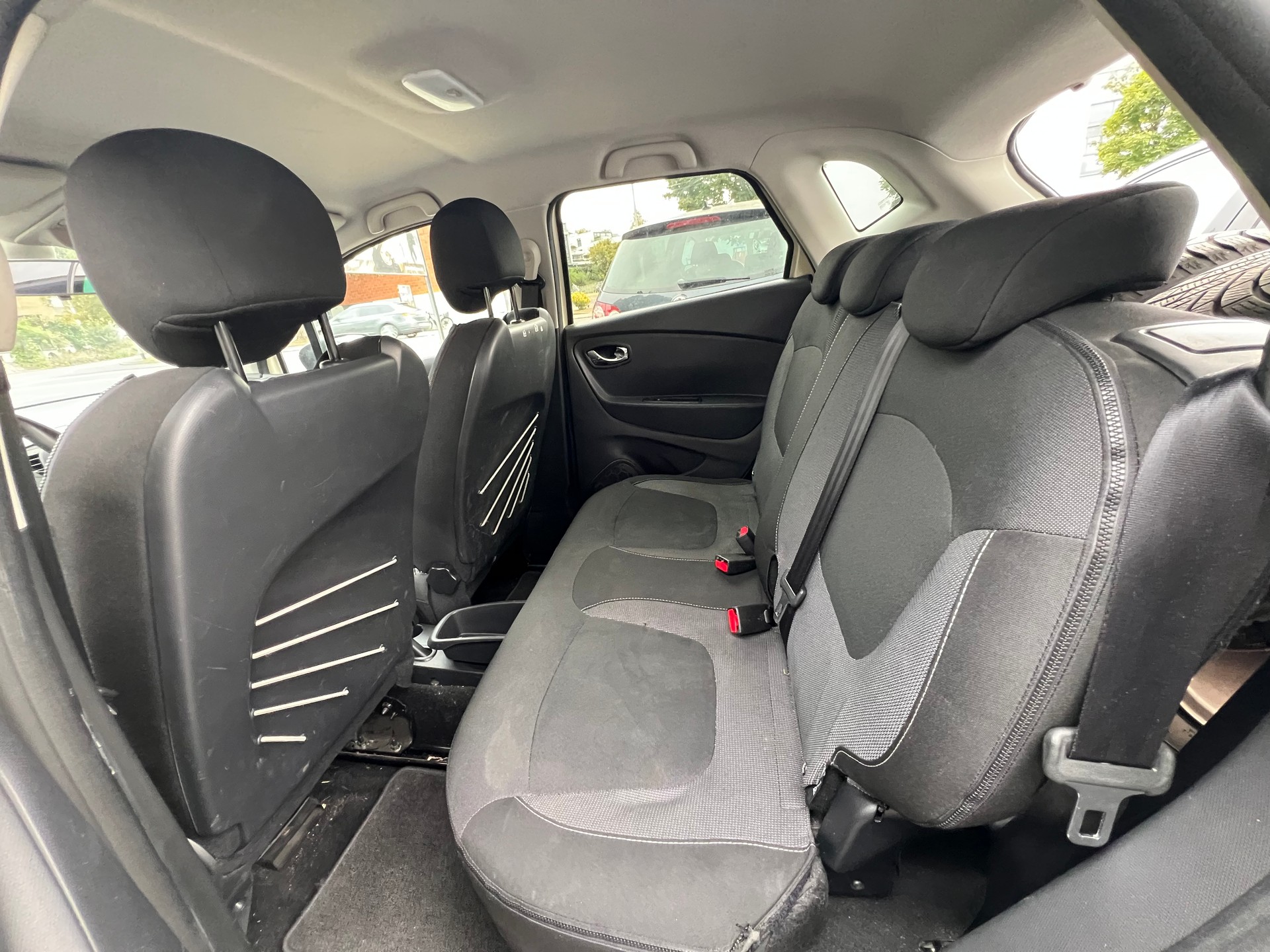 RENAULT Captur 1.2 T 16V Privilège EDC-image-12