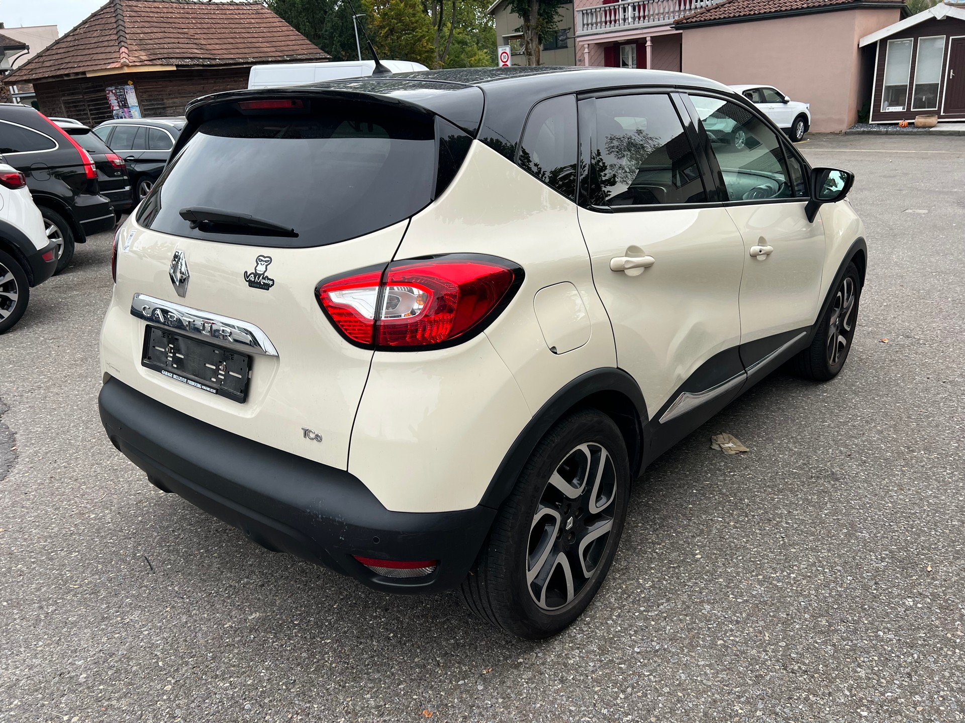 RENAULT Captur 1.2 T 16V Privilège EDC-image-4