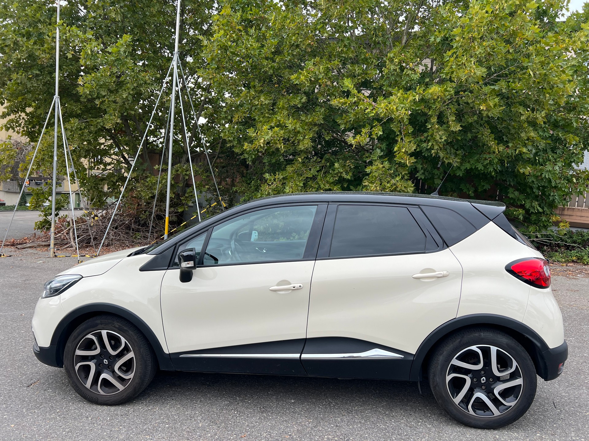 RENAULT Captur 1.2 T 16V Privilège EDC-image-7