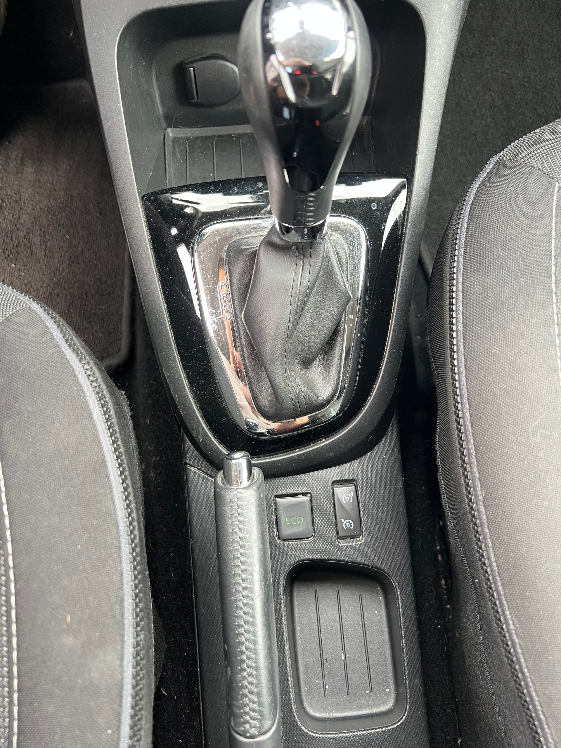RENAULT Captur 1.2 T 16V Privilège EDC-image-13