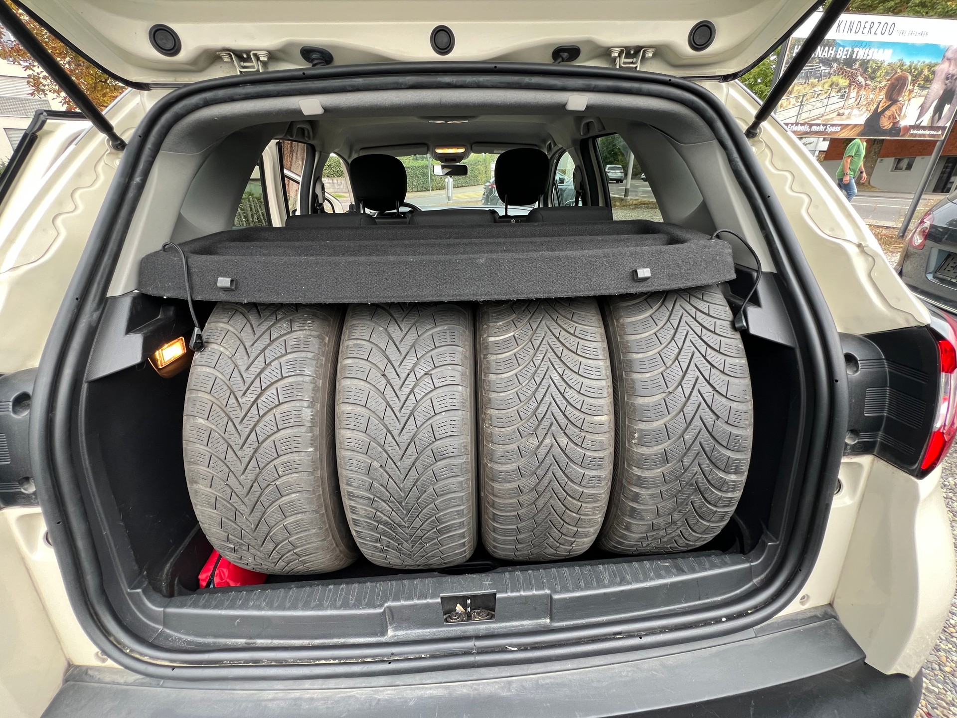 RENAULT Captur 1.2 T 16V Privilège EDC-image-19