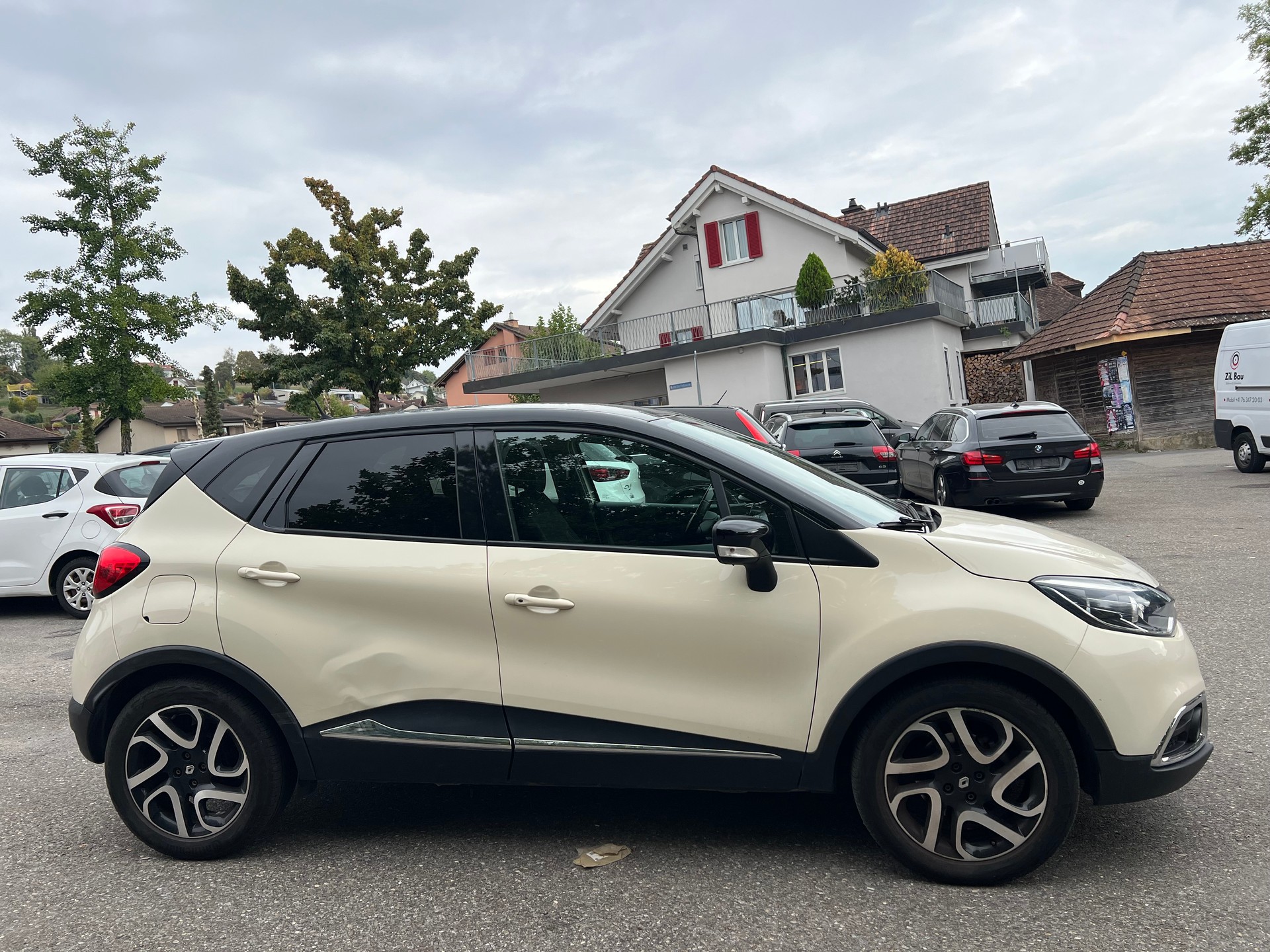 RENAULT Captur 1.2 T 16V Privilège EDC-image-3