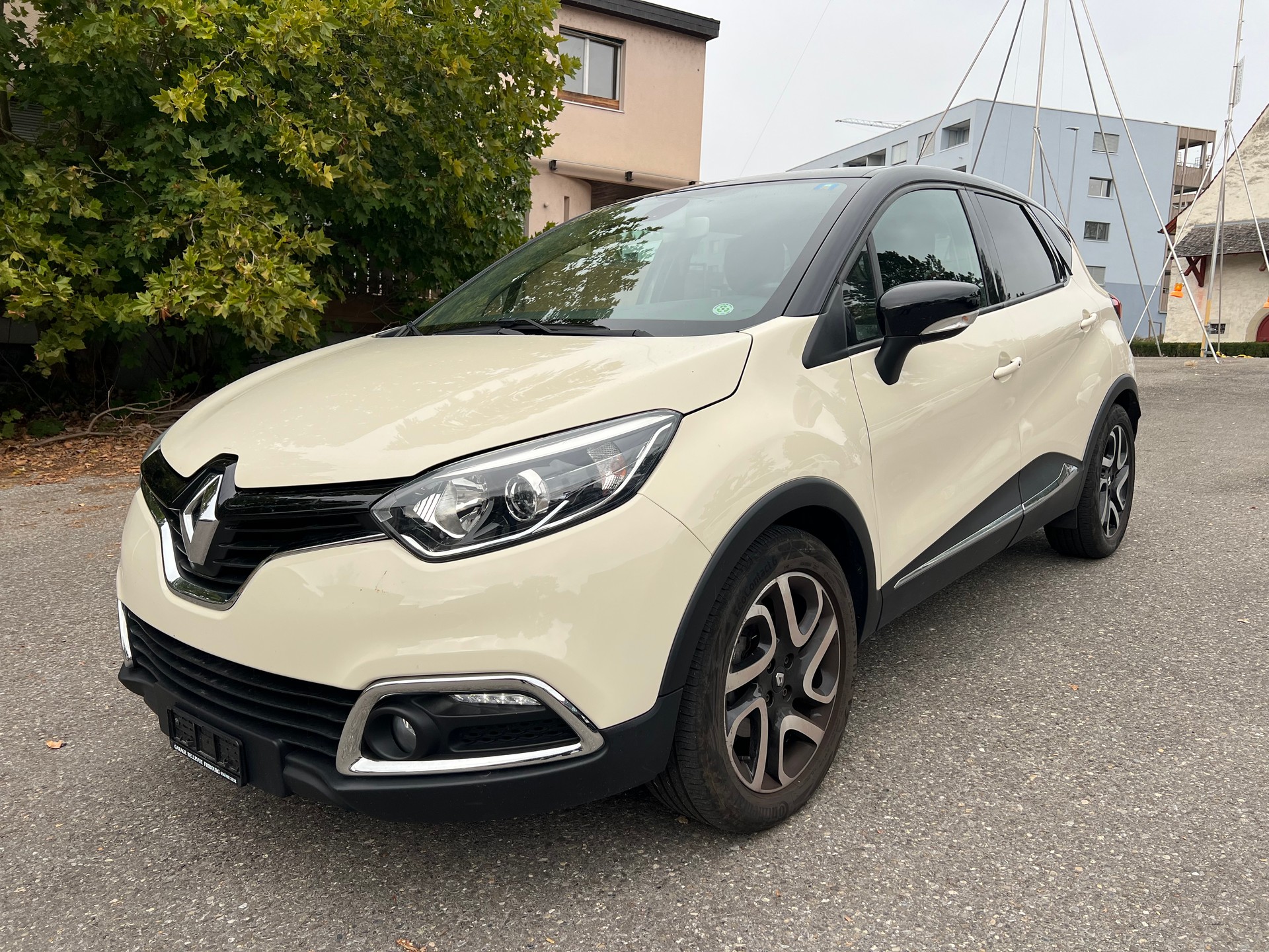 RENAULT Captur 1.2 T 16V Privilège EDC-image-2