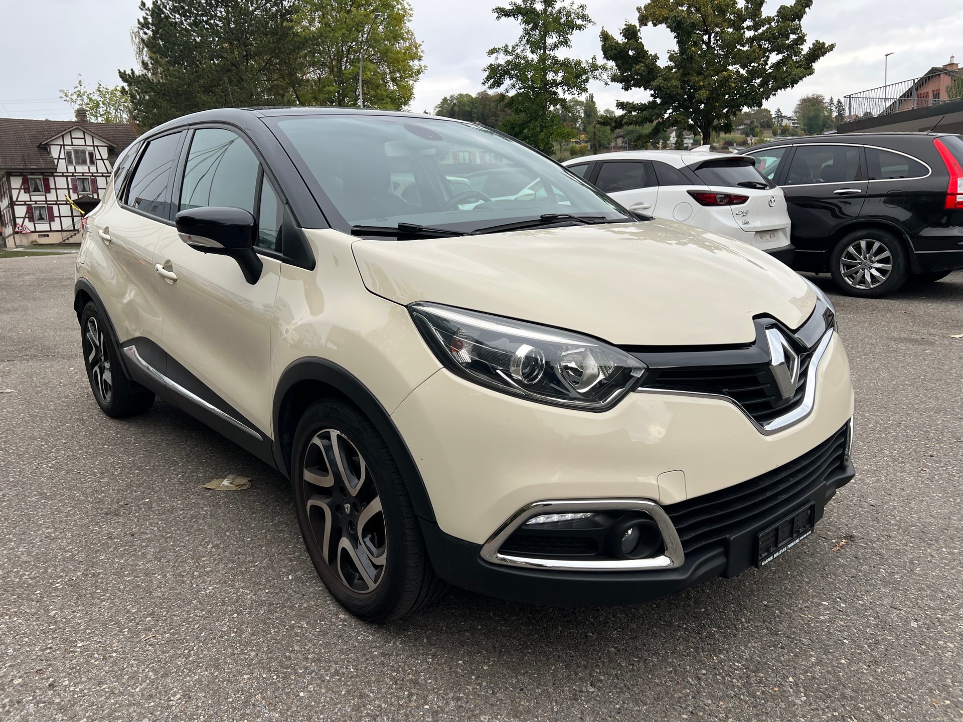 RENAULT Captur 1.2 T 16V Privilège EDC-image-0
