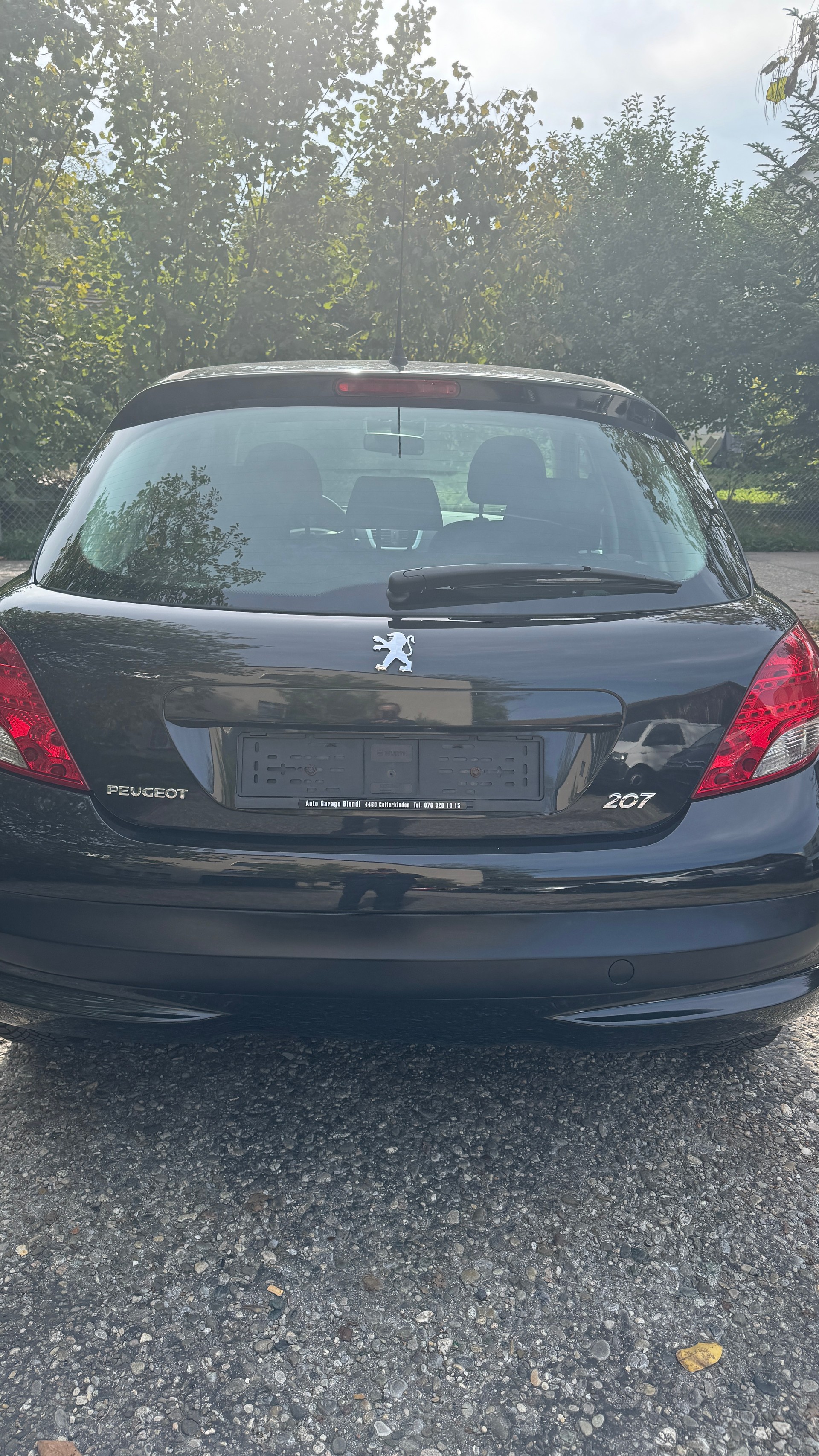 PEUGEOT 207 1.4 16V Swiss Edition-image-5