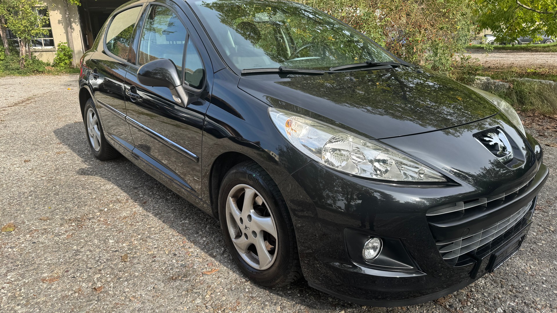 PEUGEOT 207 1.4 16V Swiss Edition-showroom-element-1