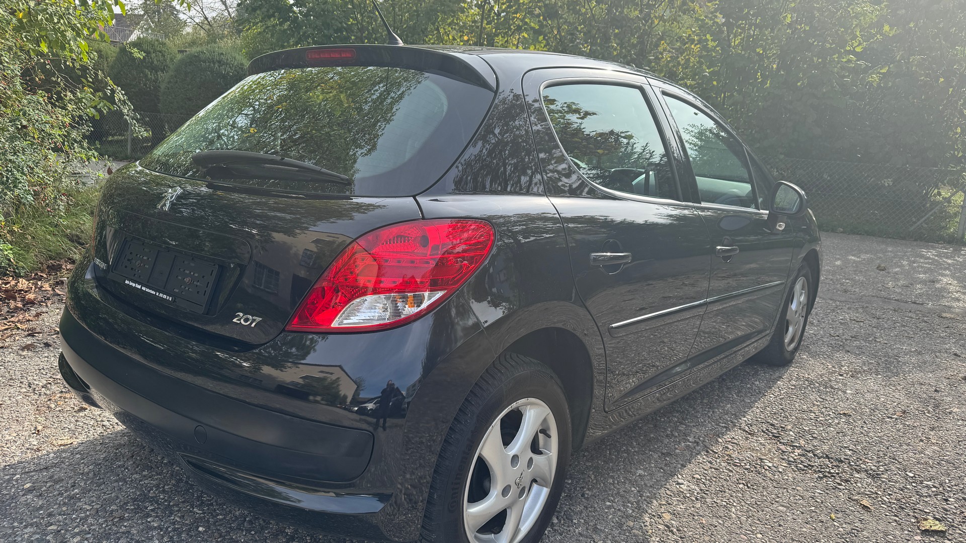 PEUGEOT 207 1.4 16V Swiss Edition-image-4